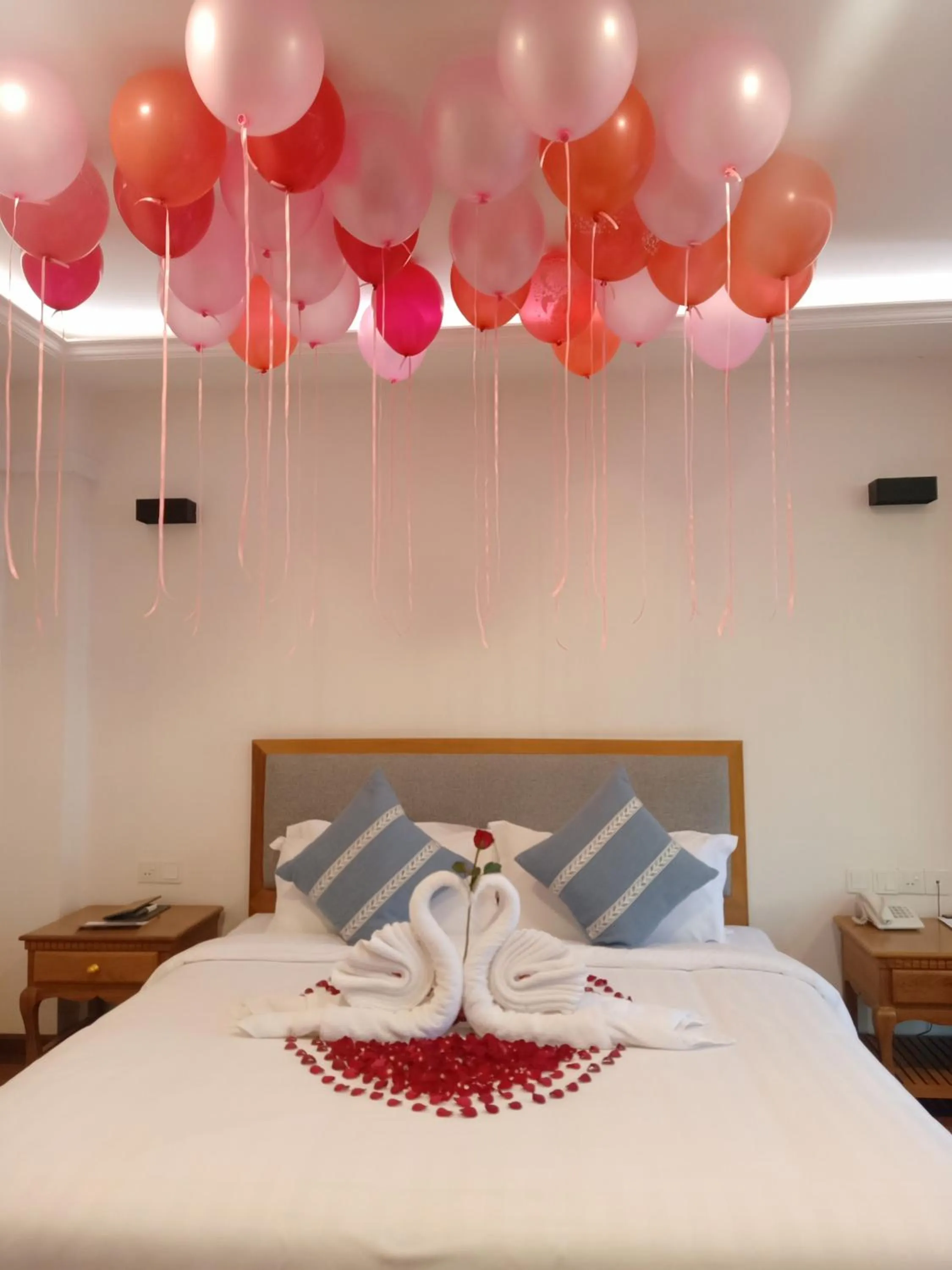 Bed in Dragon Phoenix Hotel