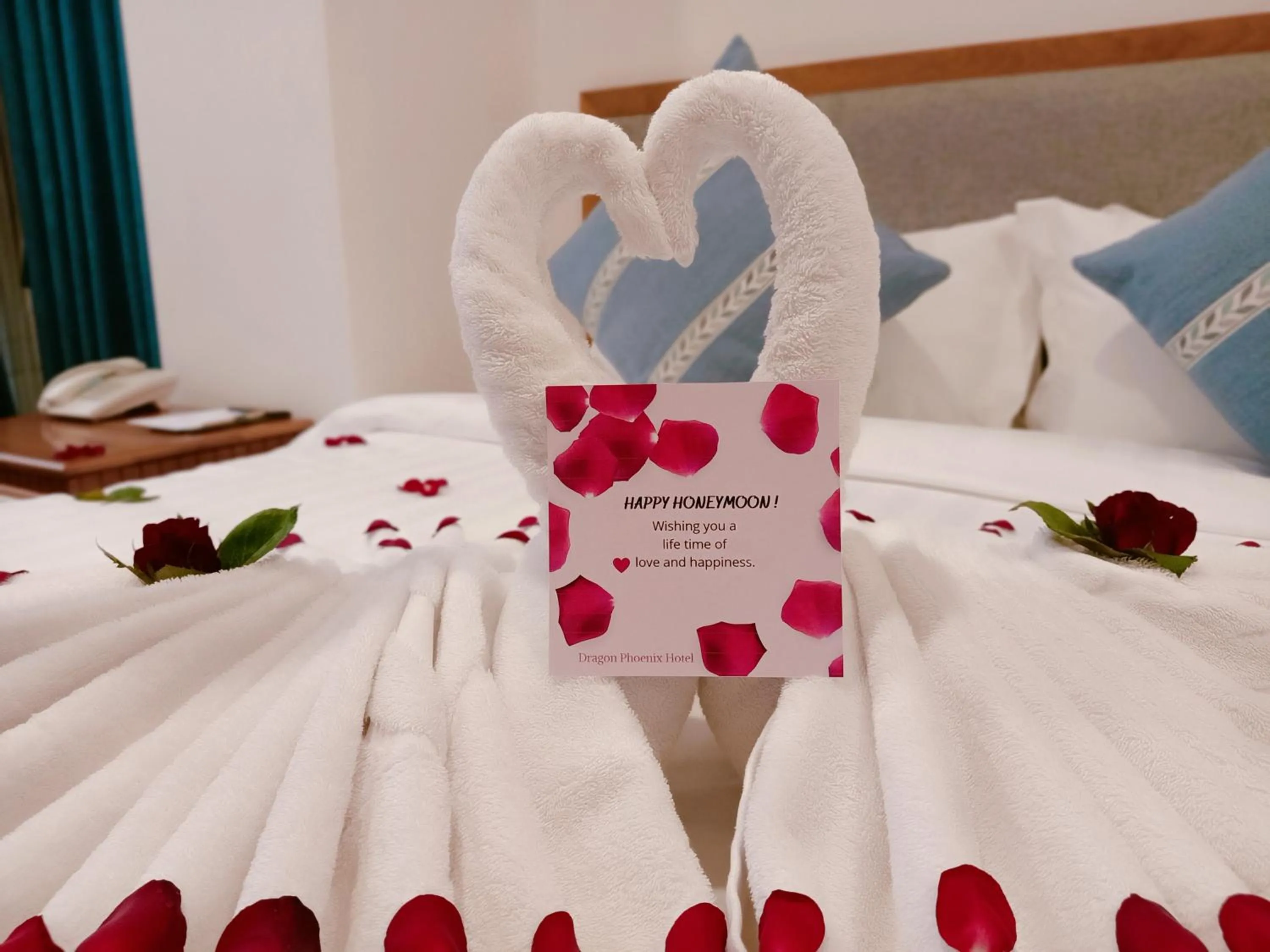 Bed in Dragon Phoenix Hotel