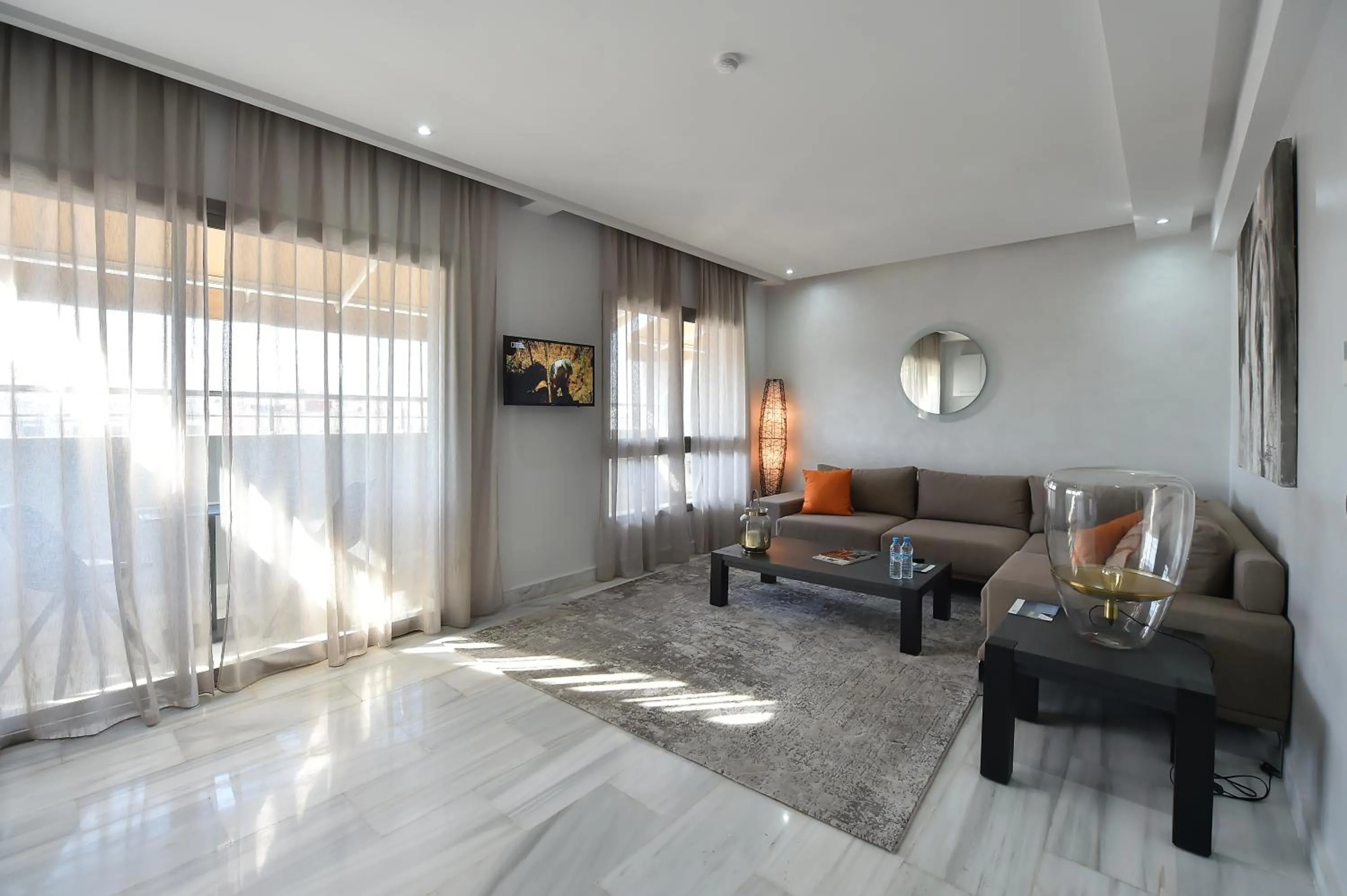 TV and multimedia in Le Yacht Suites Hotel