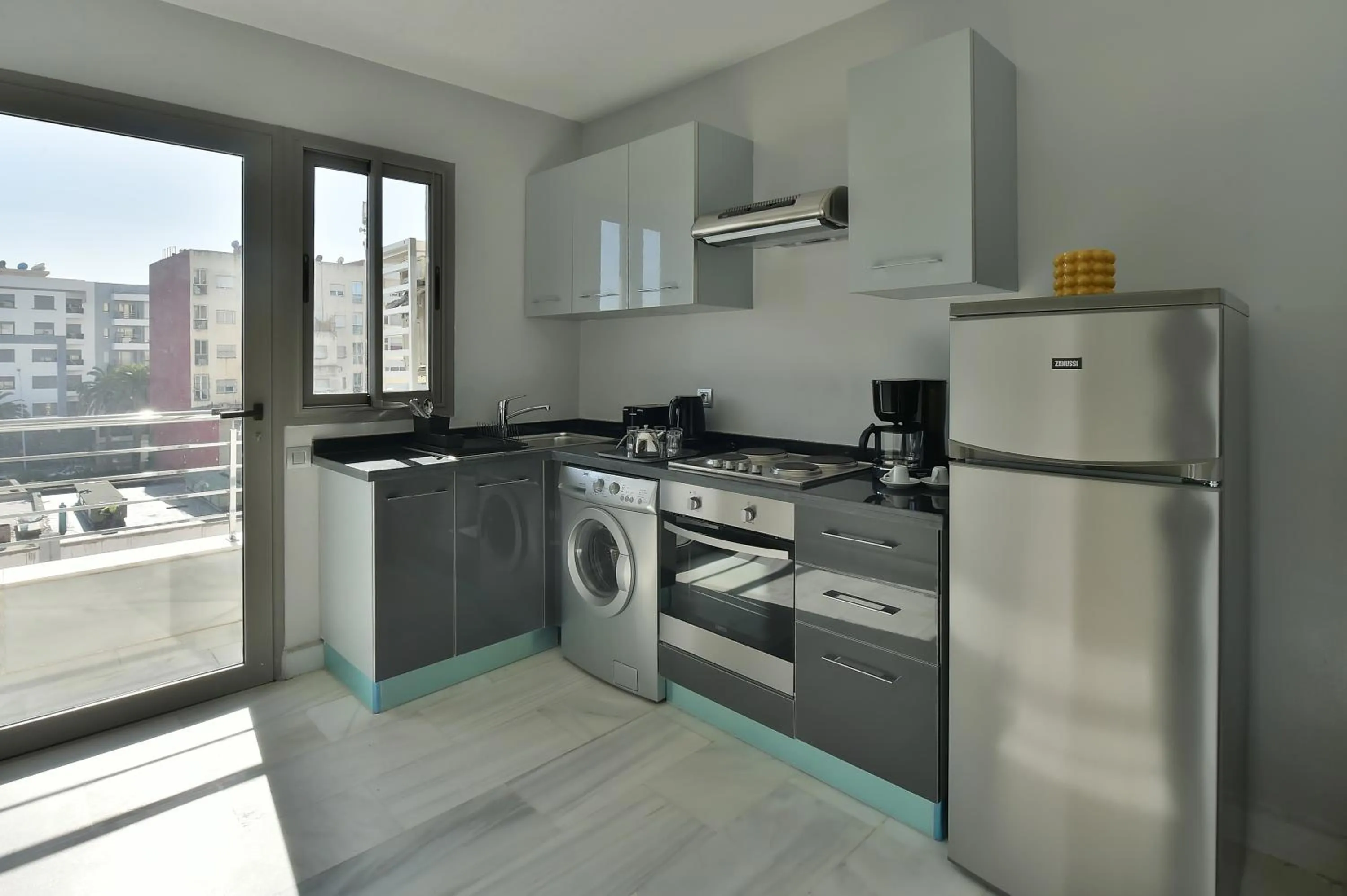 Coffee/tea facilities in Le Yacht Suites Hotel