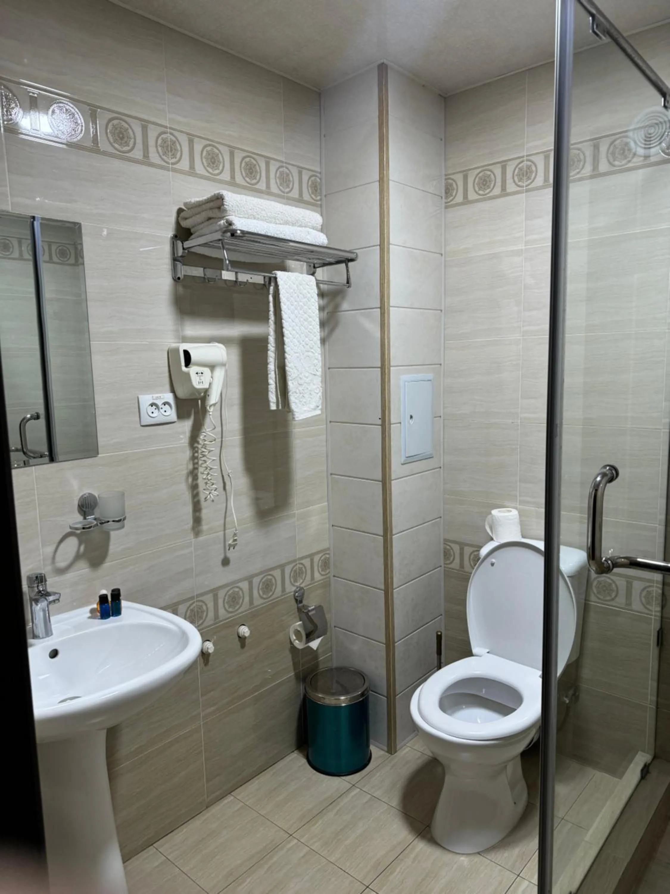 Shower in Orient Grand