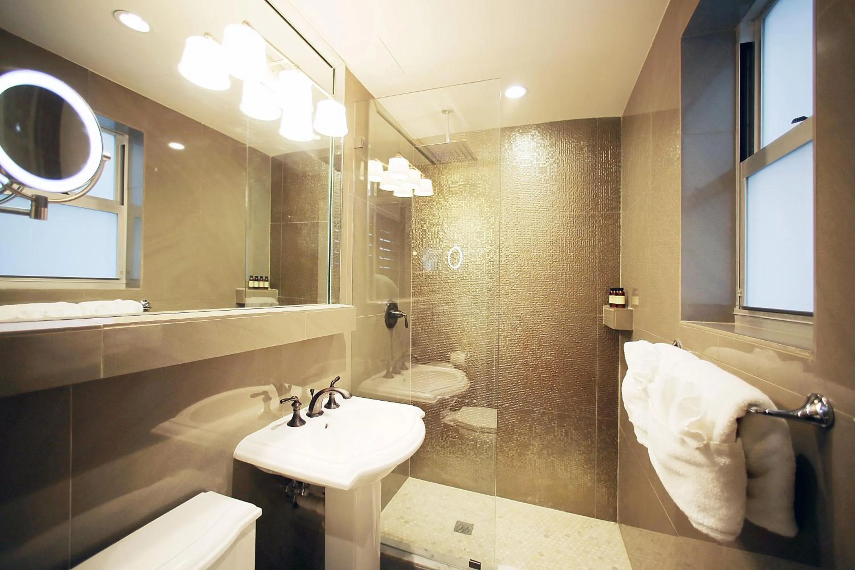 Bathroom in Cavalier South Beach Hotel