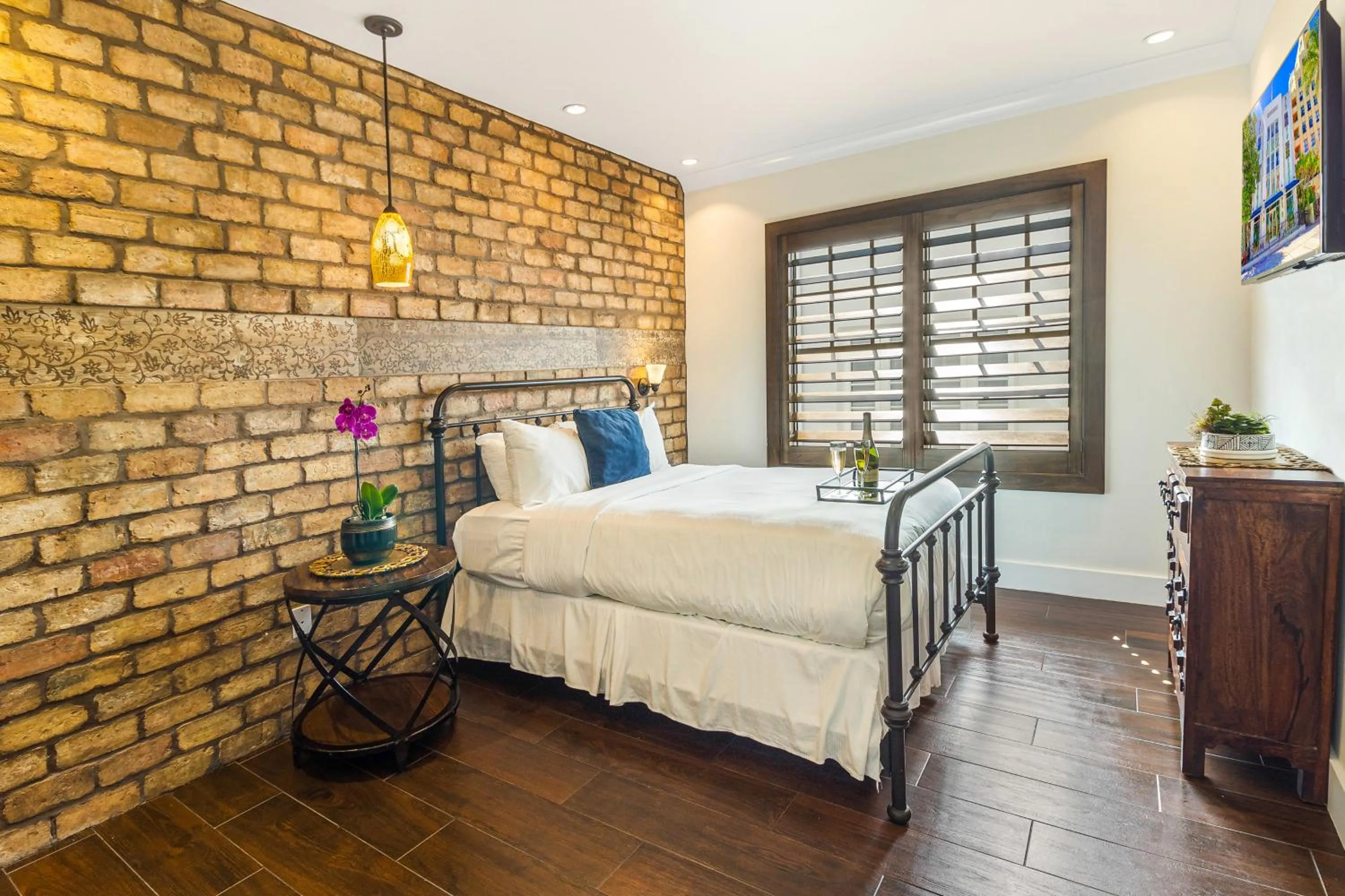 Bedroom, Bed in Cavalier South Beach Hotel
