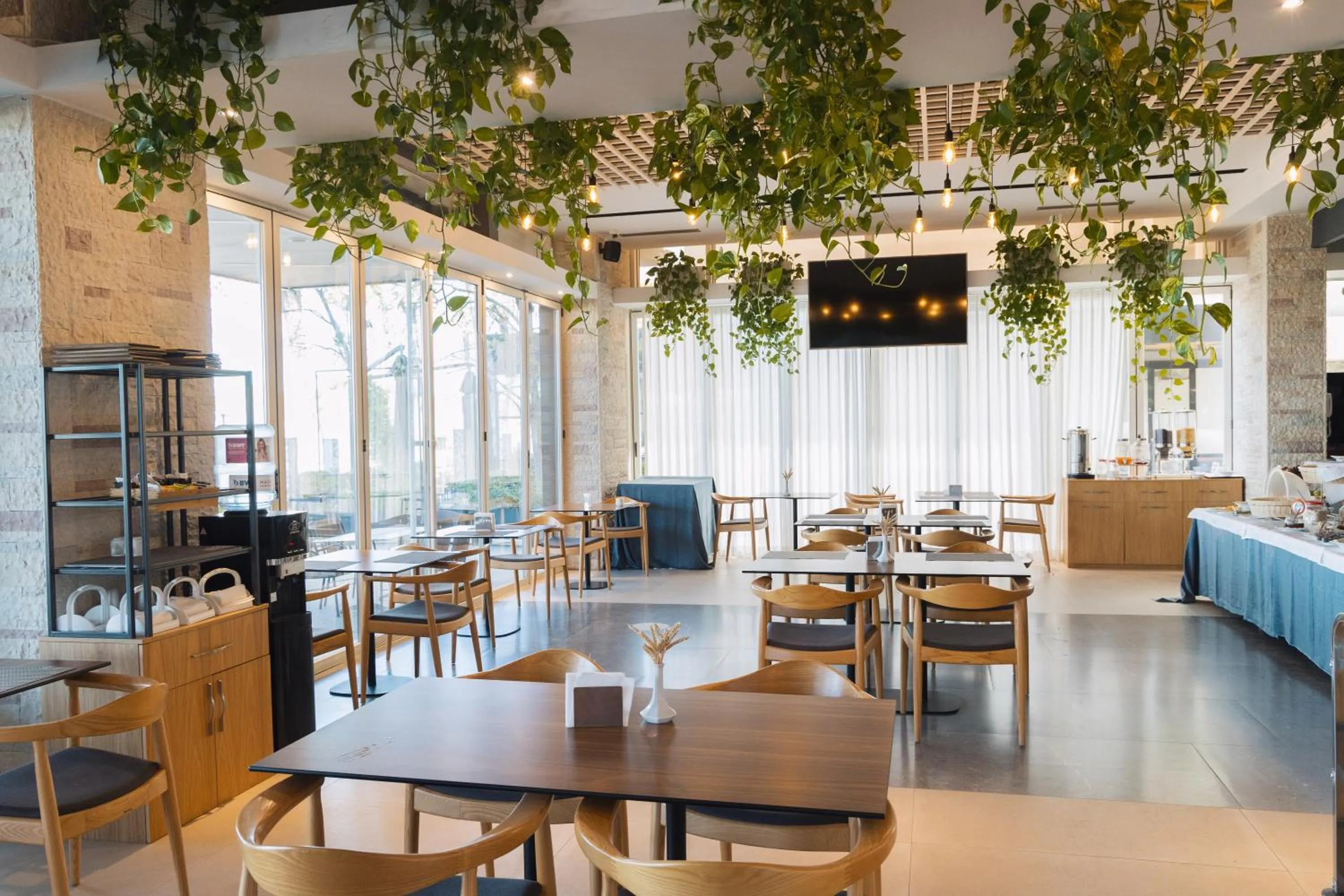 Restaurant/places to eat in DUKA Hotel