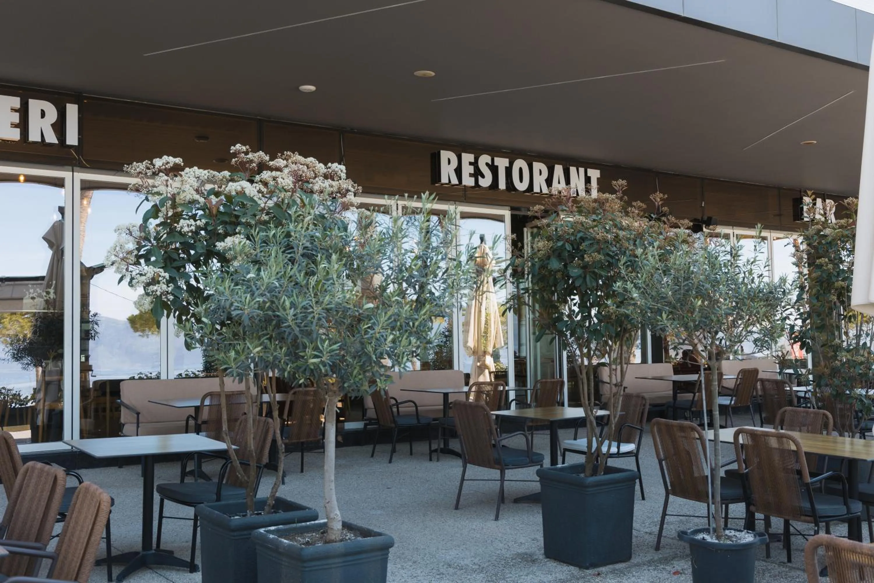 Restaurant/places to eat in DUKA Hotel