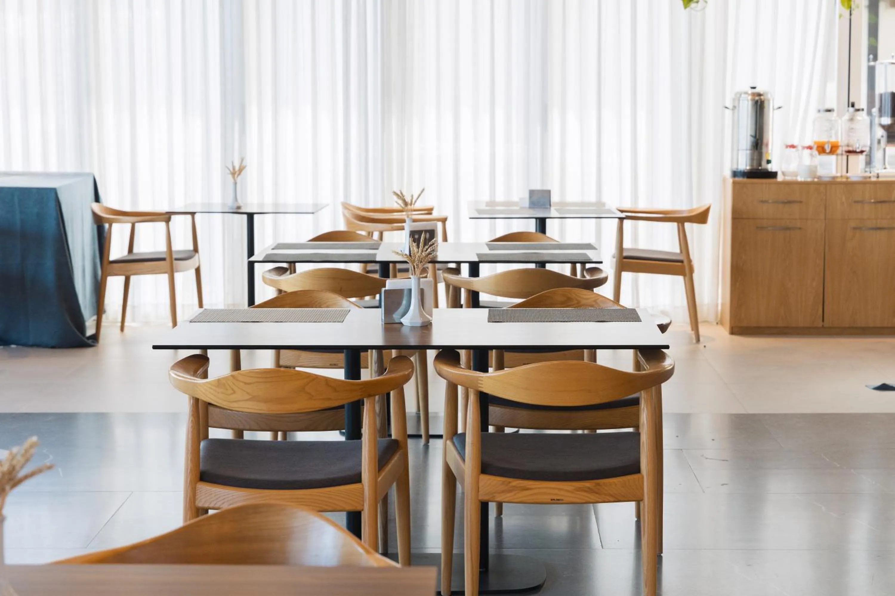 Restaurant/places to eat in DUKA Hotel