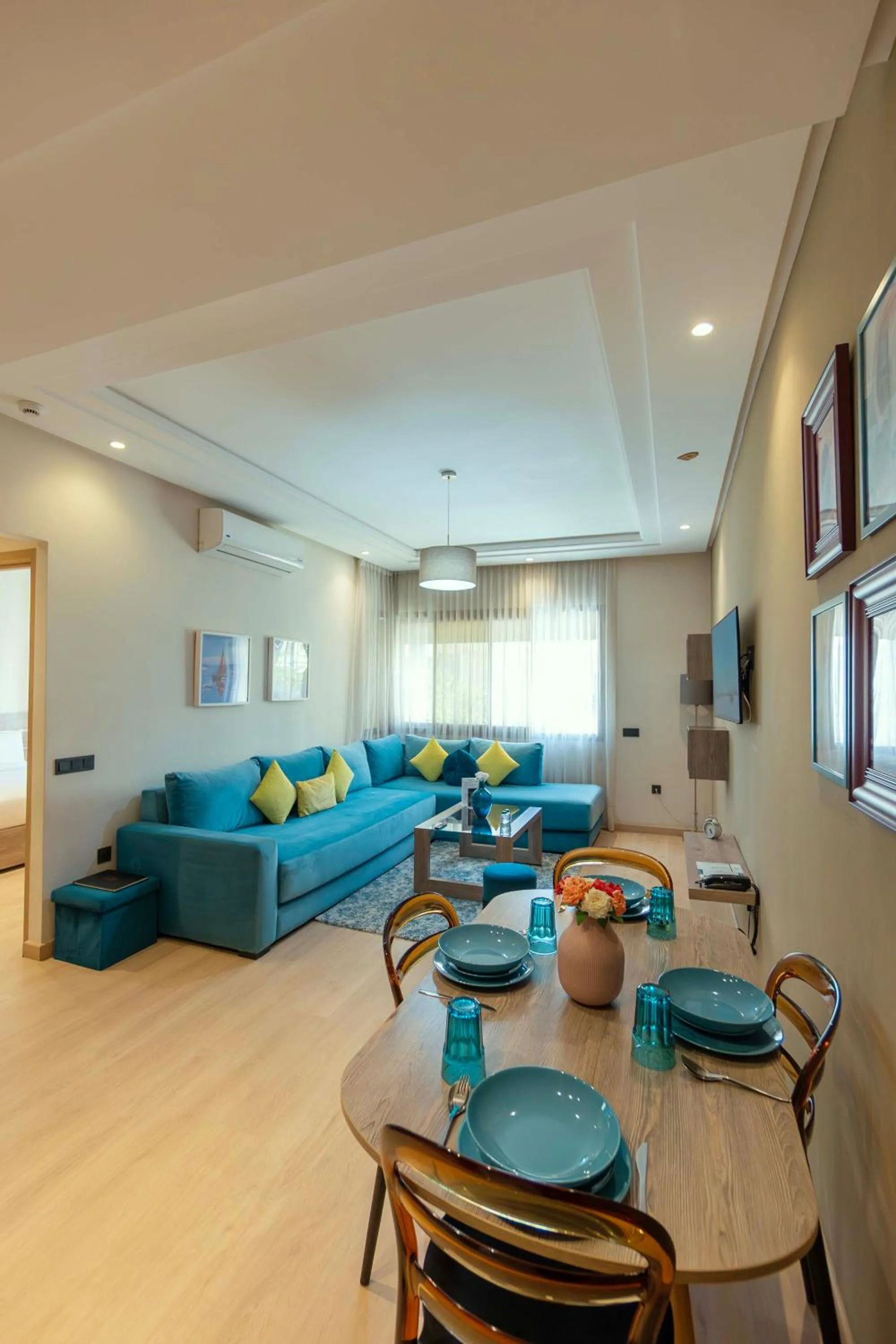 TV and multimedia in Flamant Rose Appart Hotel