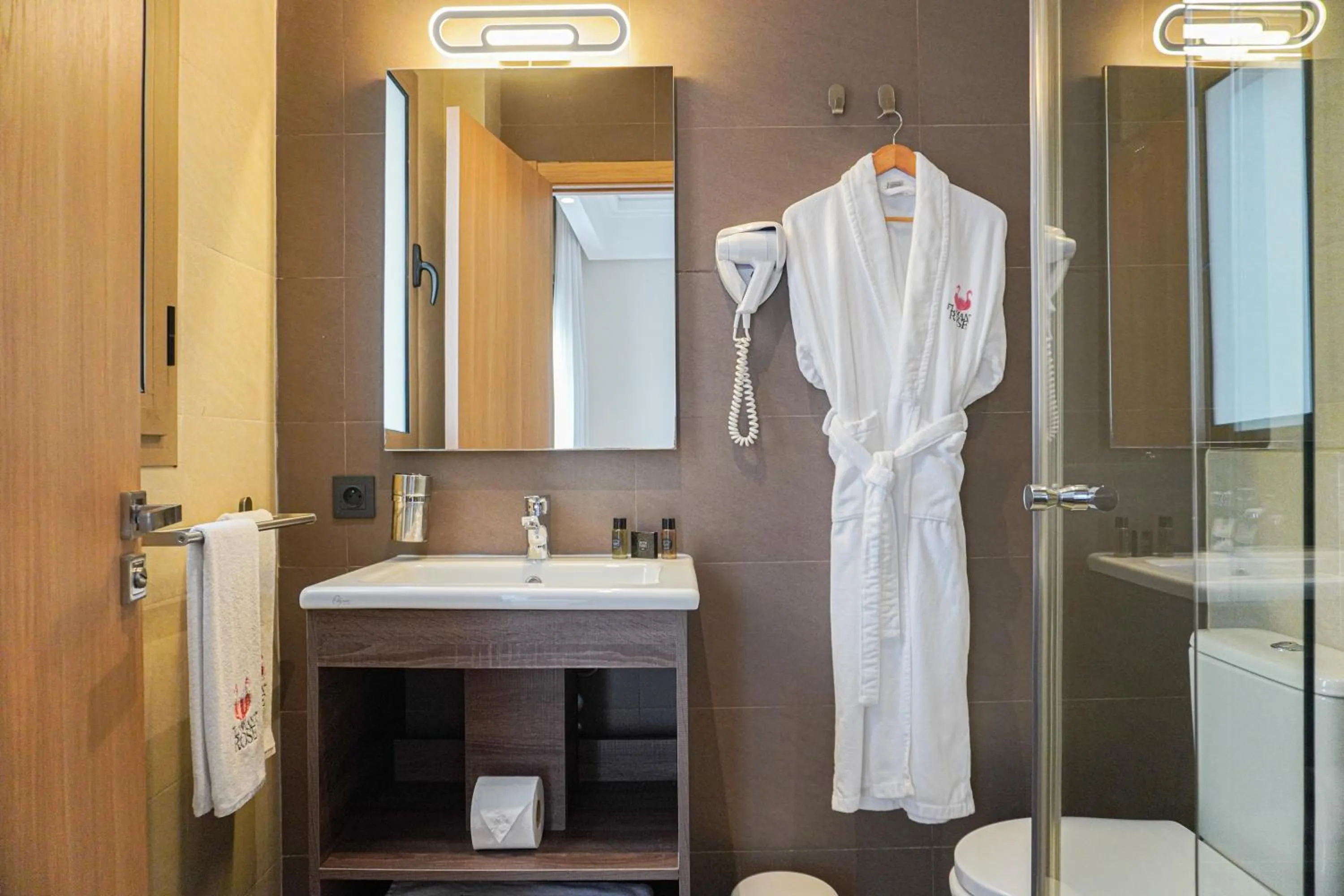 Bathroom in Flamant Rose Appart Hotel