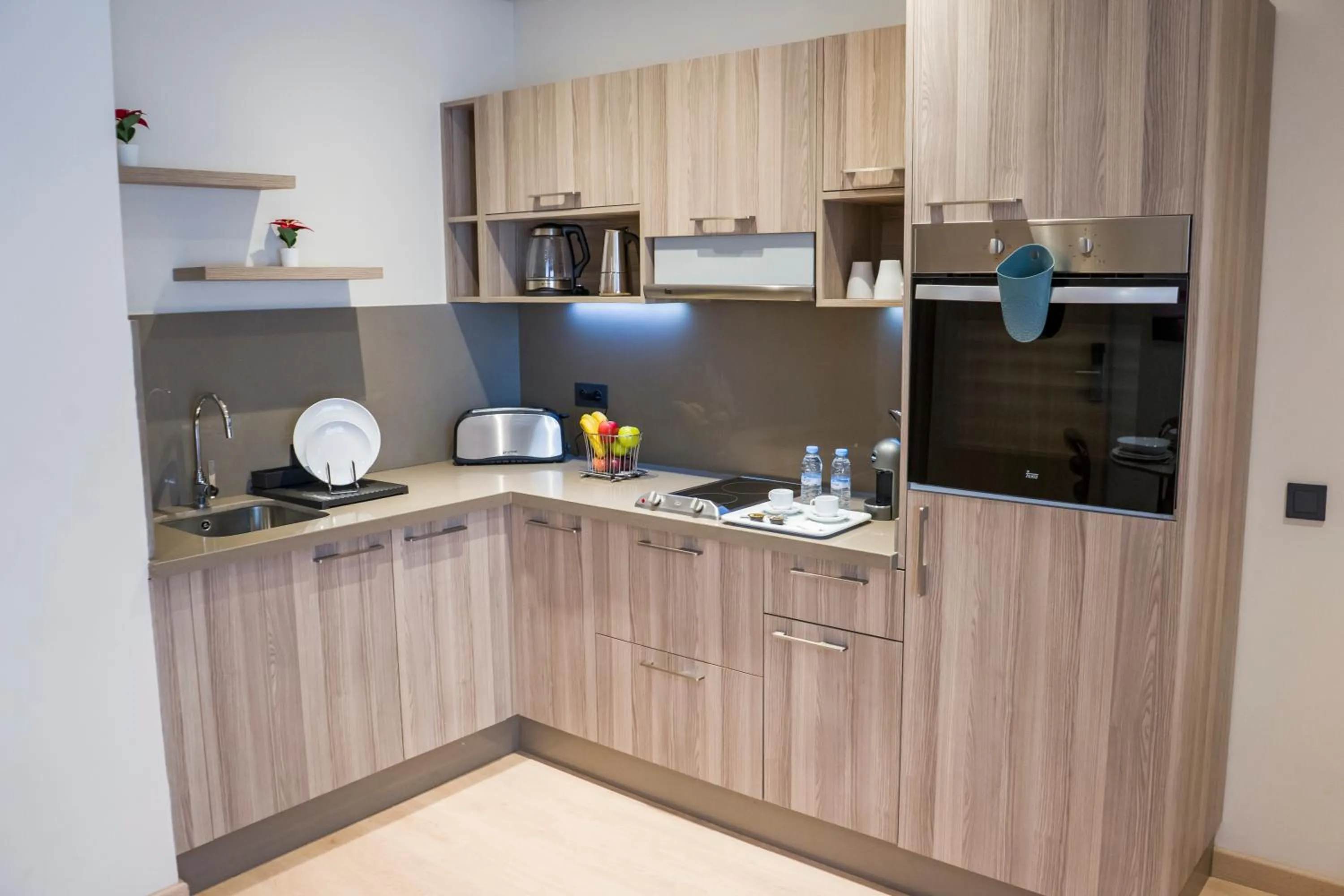 Kitchen or kitchenette in Flamant Rose Appart Hotel