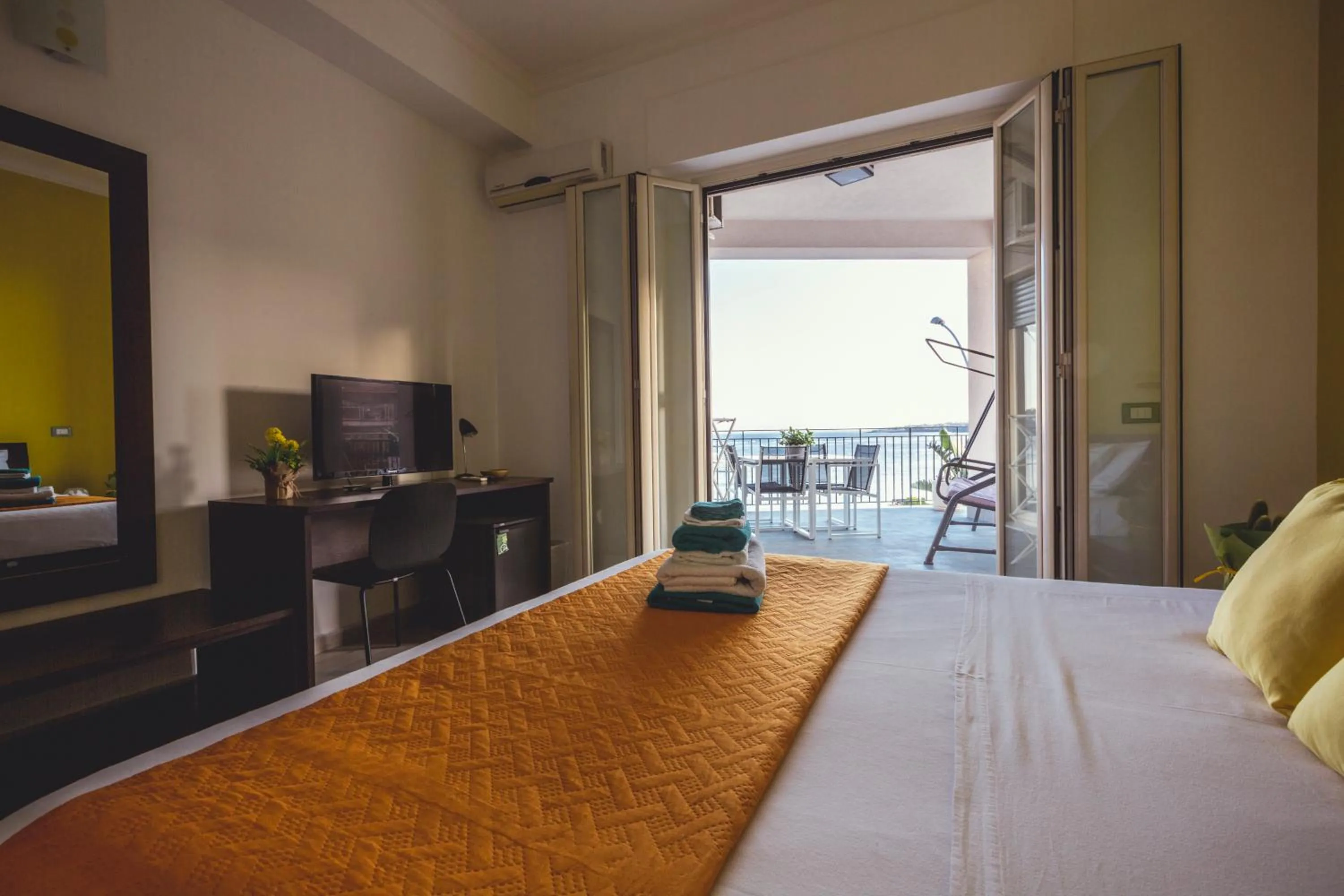 Photo of the whole room, Bed in Oasis