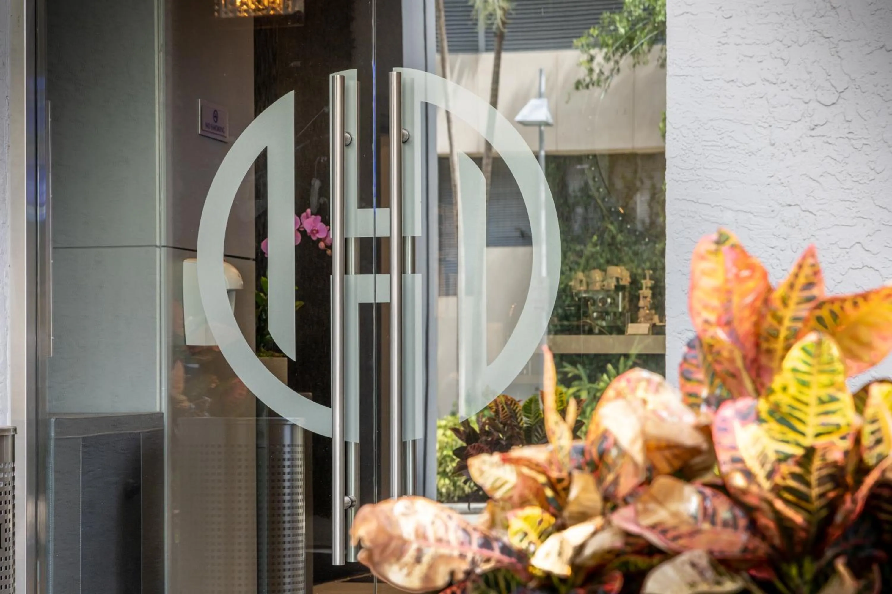 Facade/entrance in Fortune House Hotel Suites