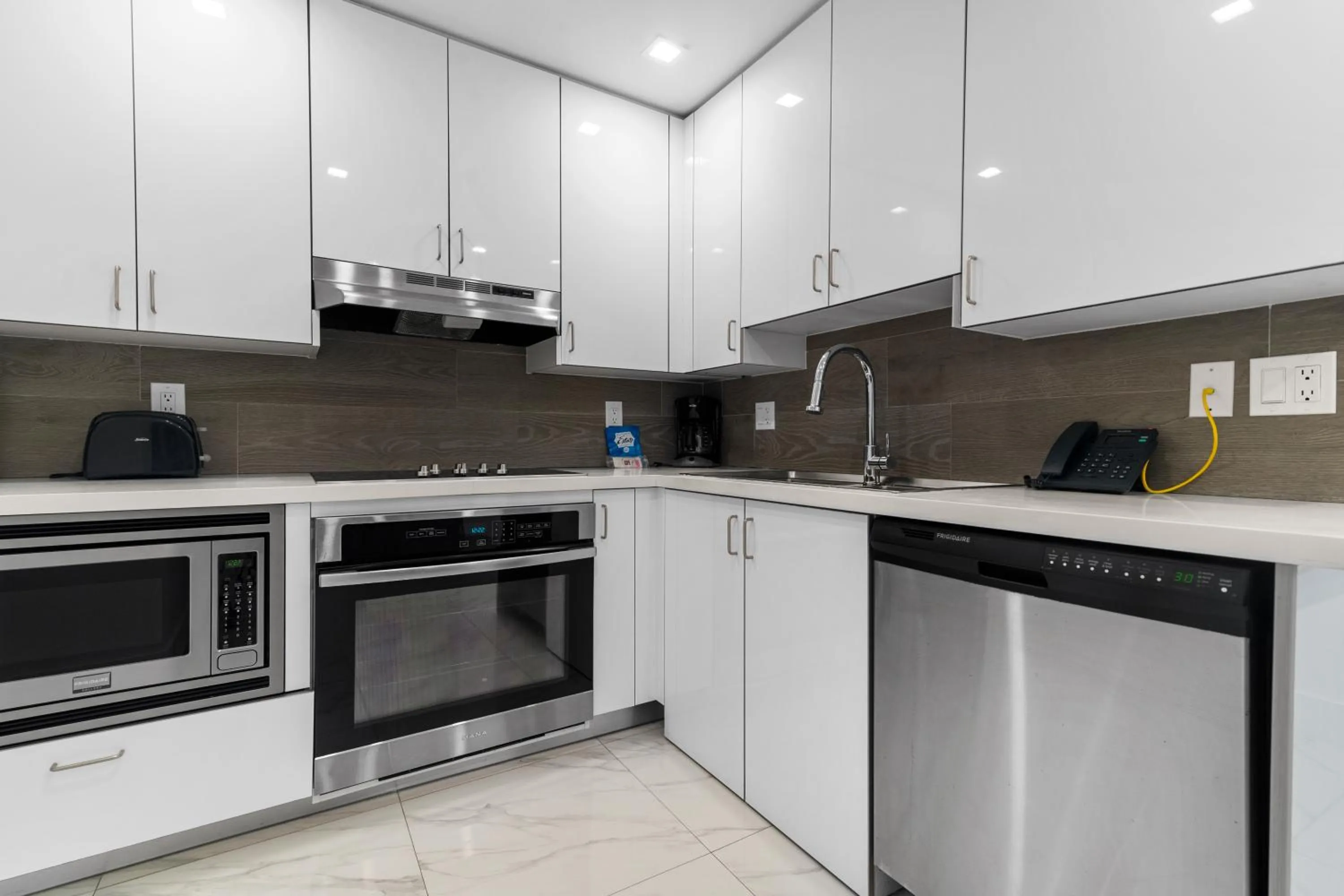 Kitchen or kitchenette in Fortune House Hotel Suites