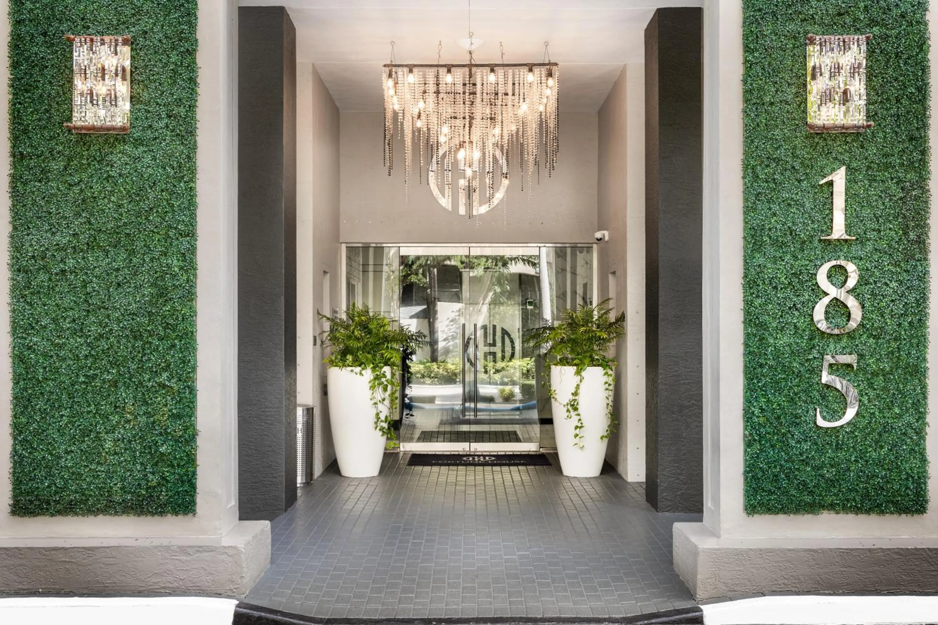 Facade/entrance in Fortune House Hotel Suites