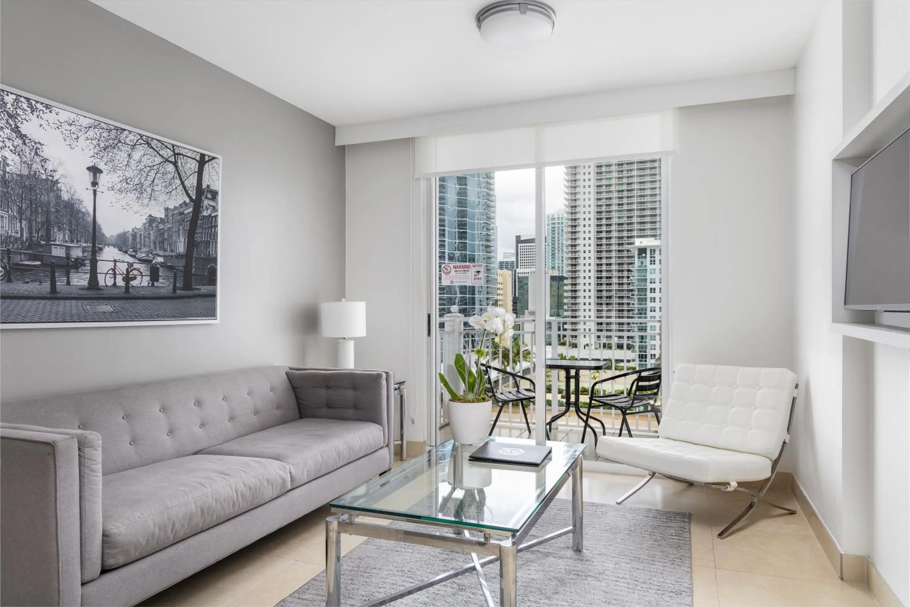 Living room in Fortune House Hotel Suites