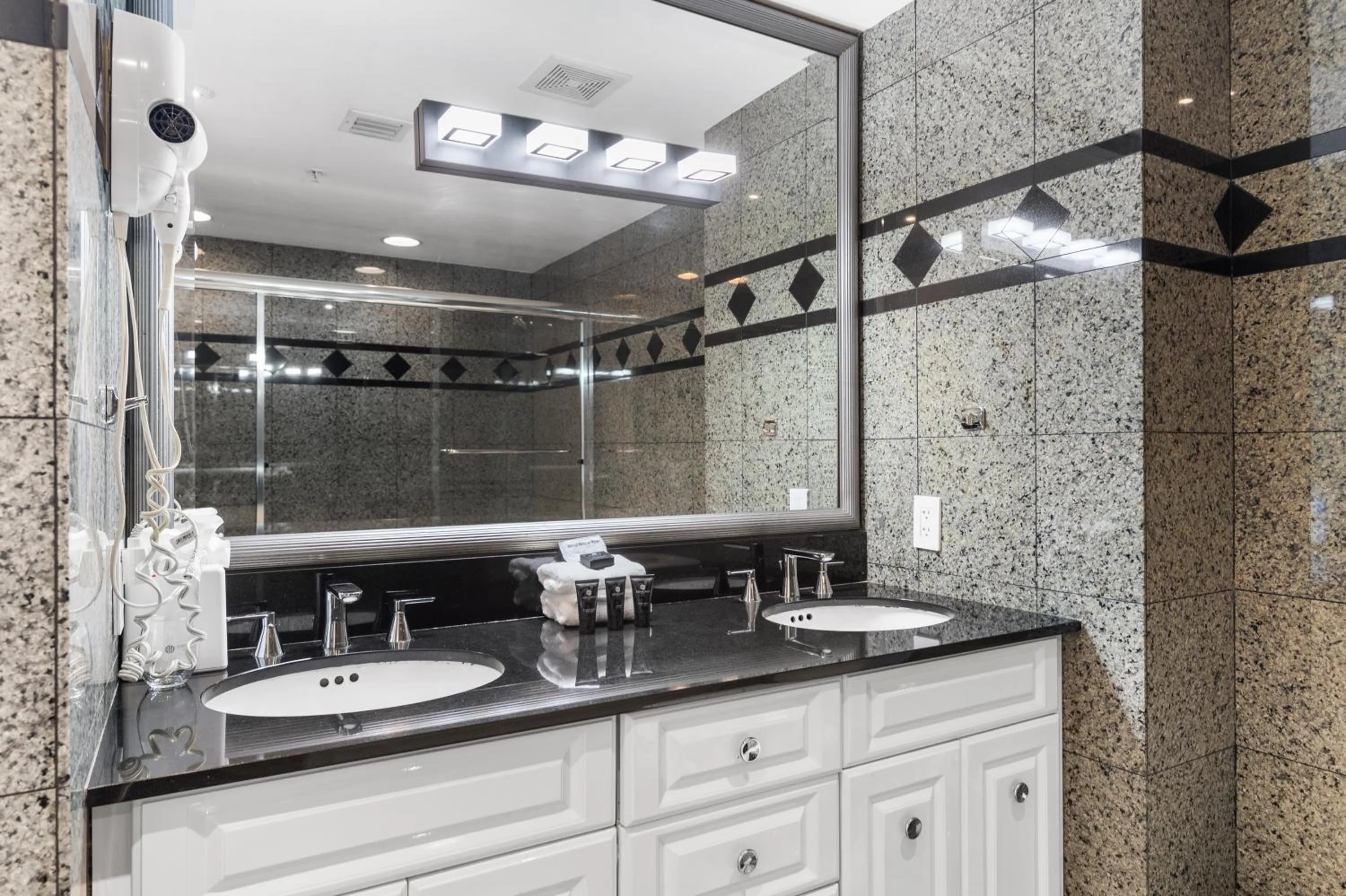 Bathroom in Fortune House Hotel Suites