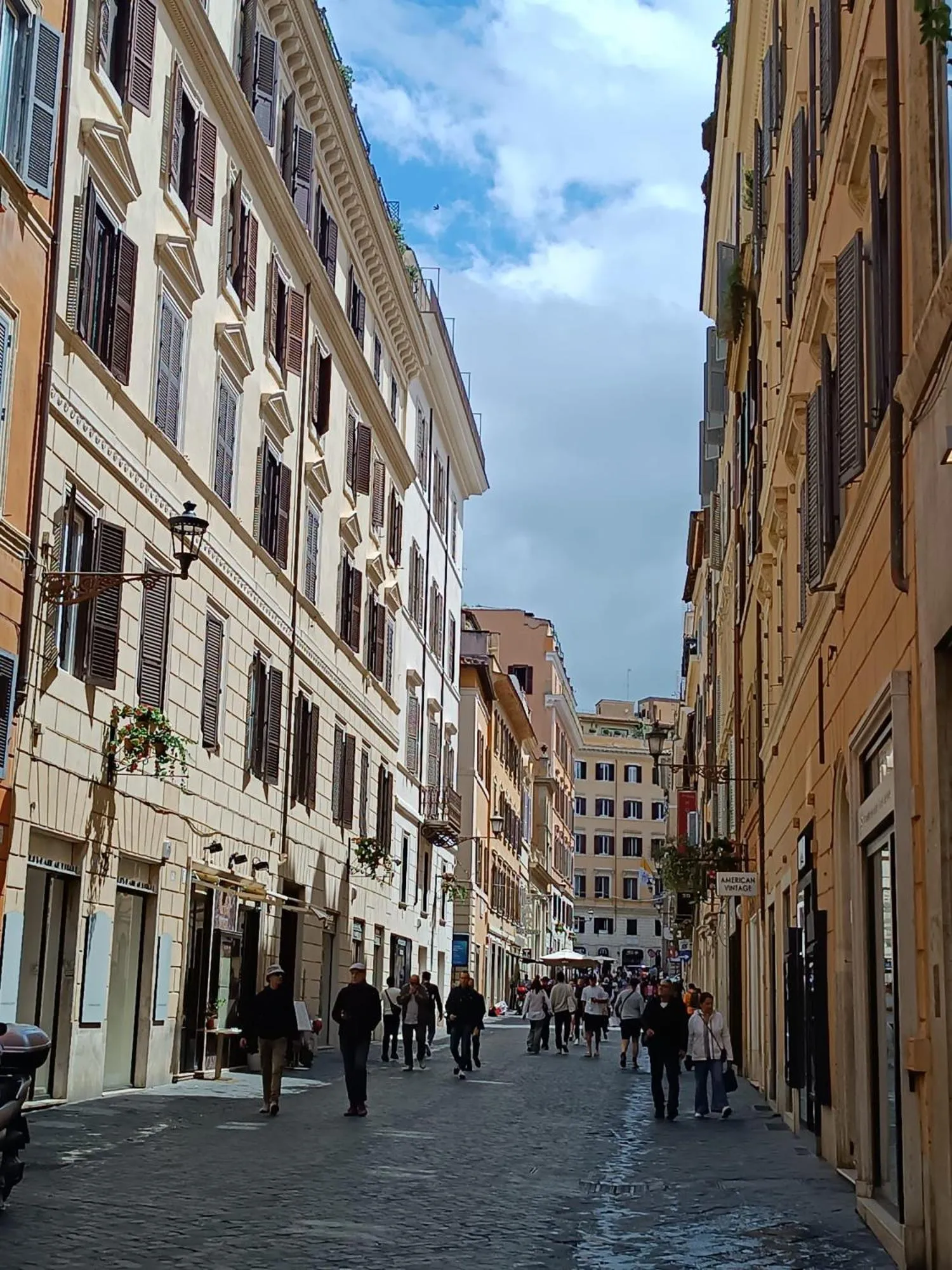 Street view in Elegant Rooms Roma - Guest House