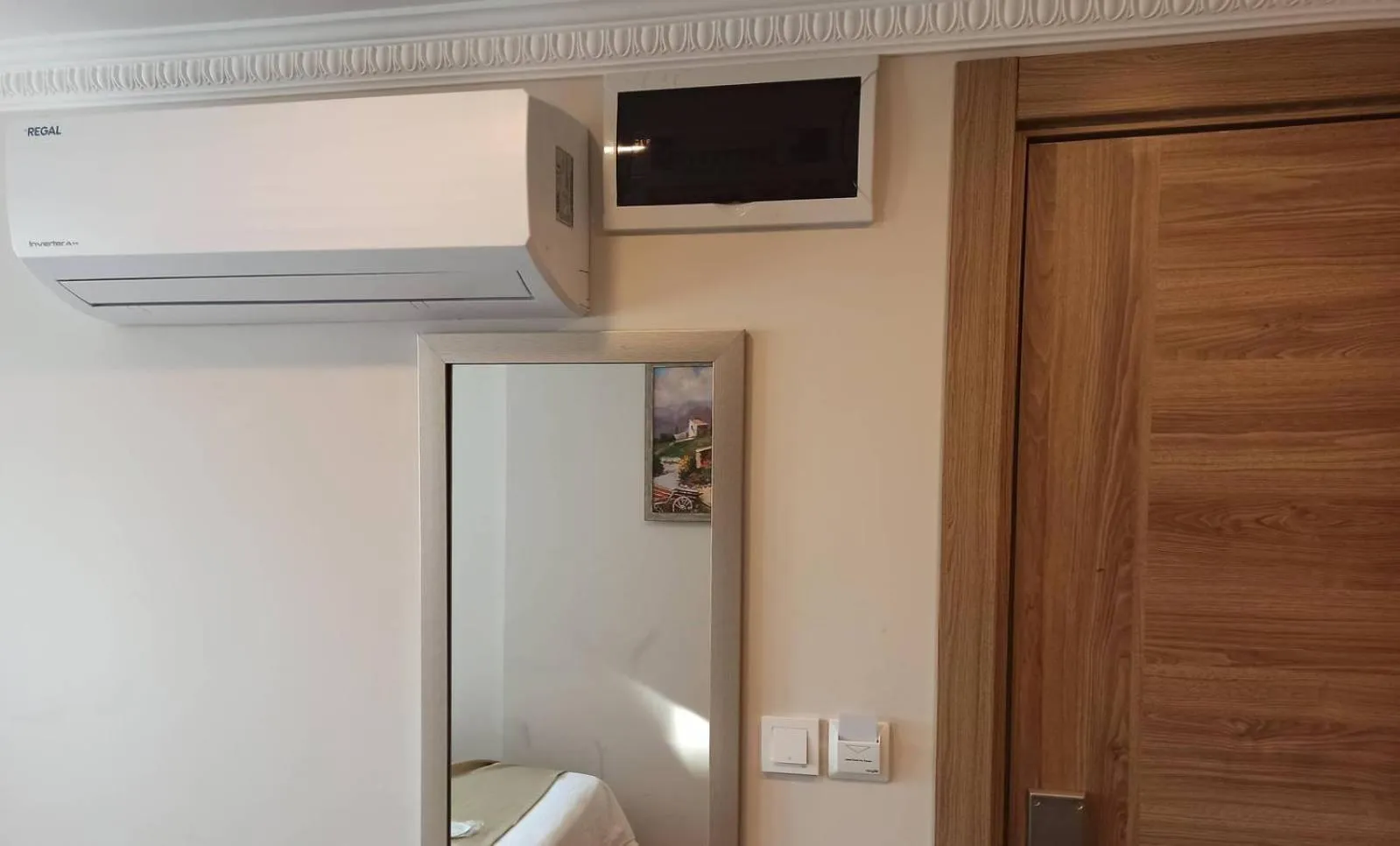 Communal lounge/ TV room in Cadde Suite Bakırköy