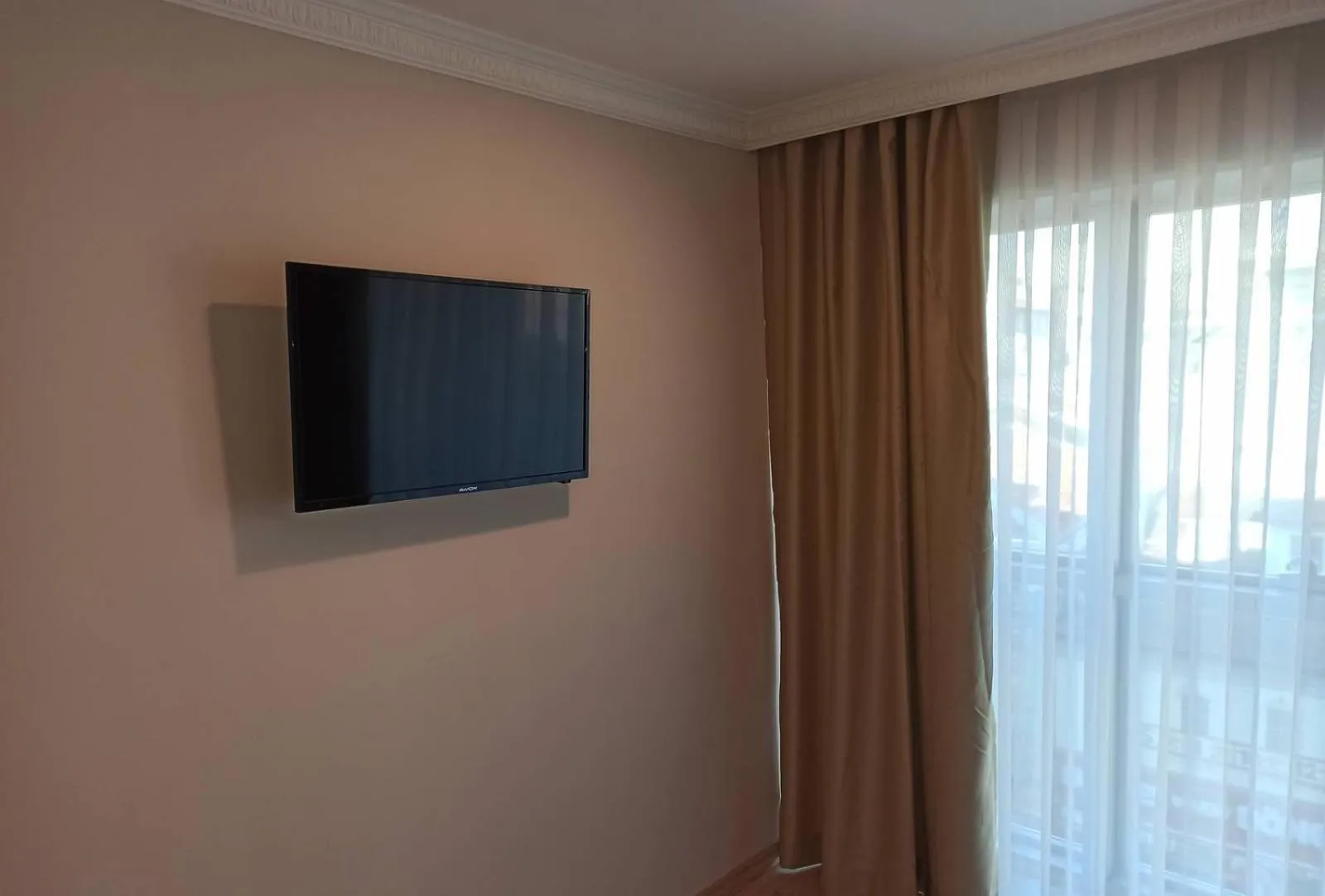 Communal lounge/ TV room in Cadde Suite Bakırköy