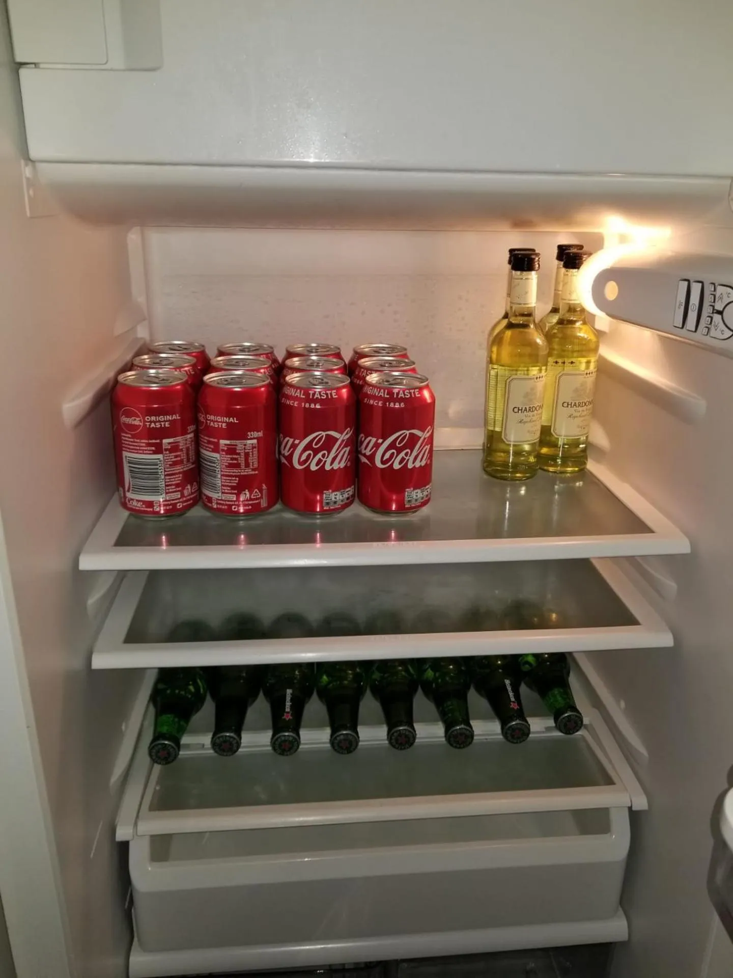 Food and drinks in 3 Doppelbett Business Apartment am Bodensee