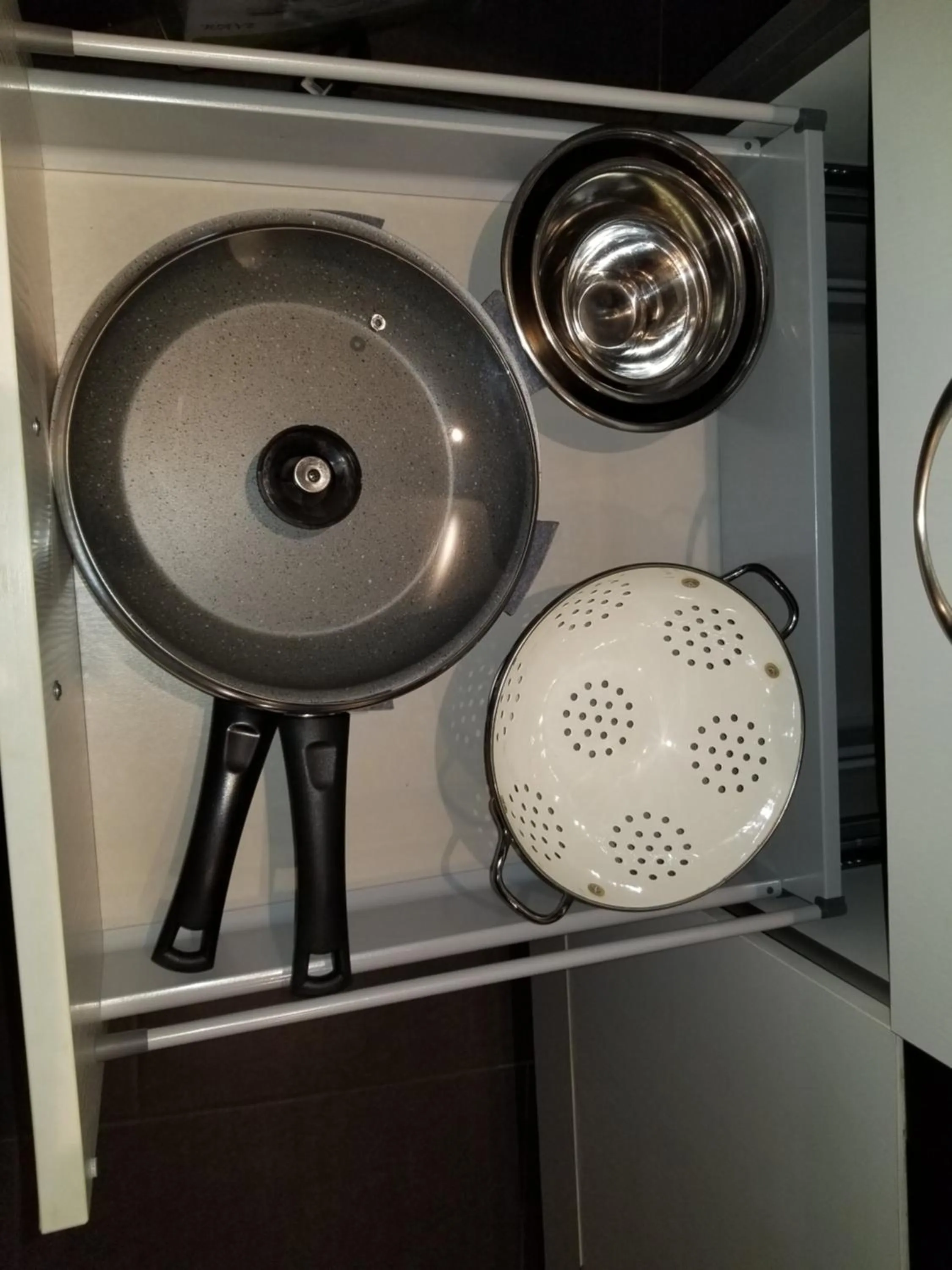 Kitchen or kitchenette in 3 Doppelbett Business Apartment am Bodensee