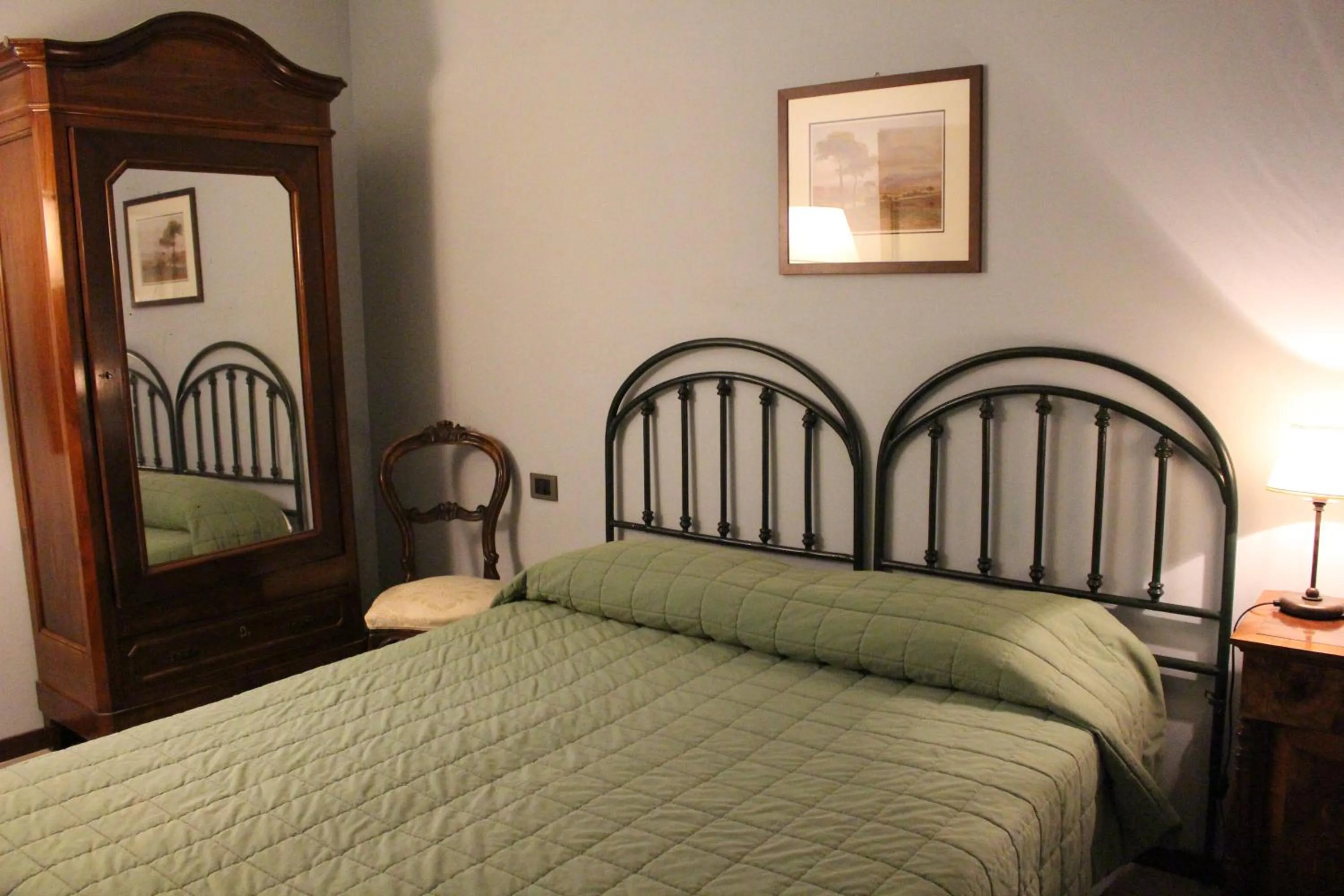 Bedroom, Bed in Alle Roncole