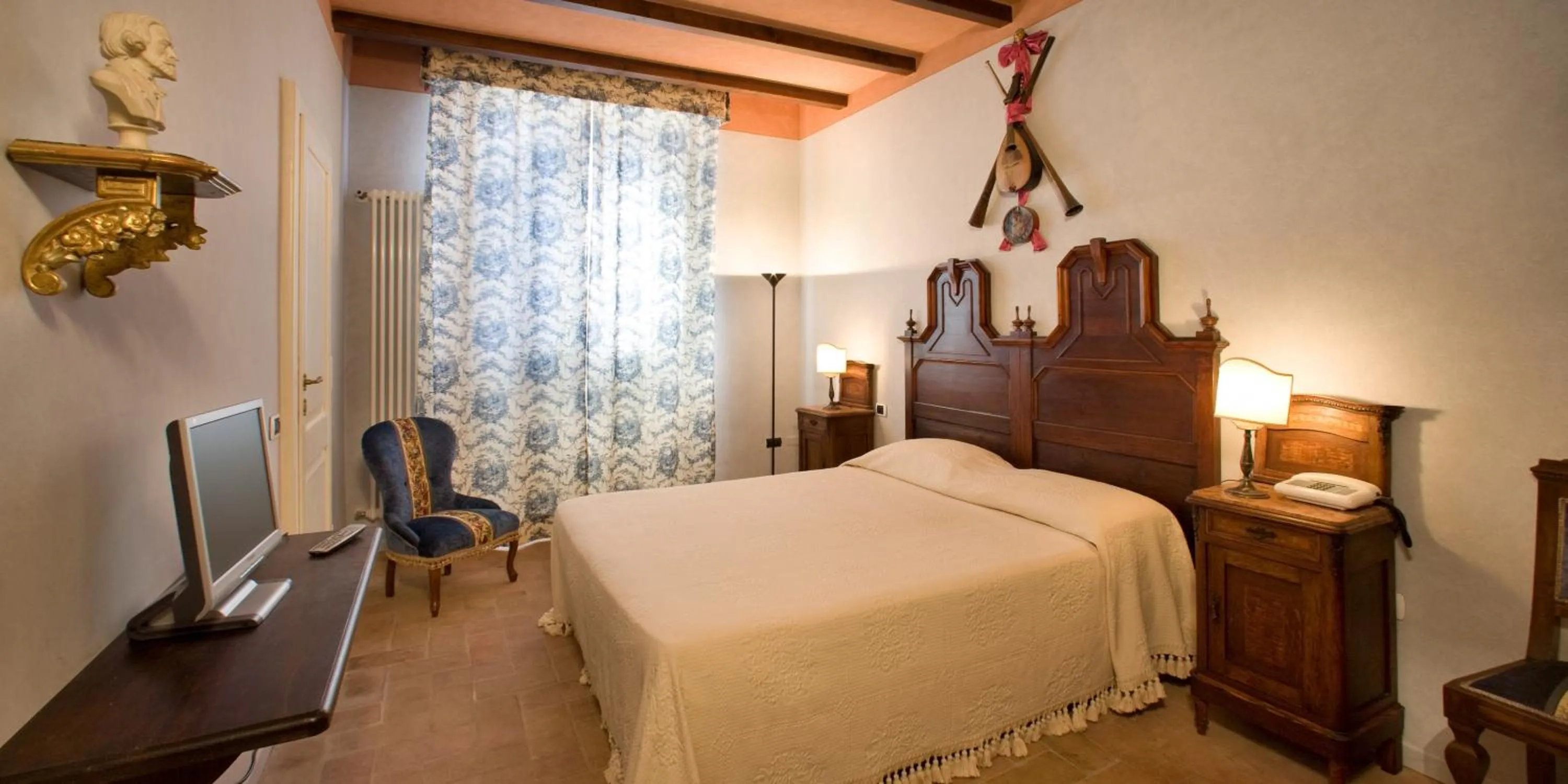 TV and multimedia, Bed in Alle Roncole