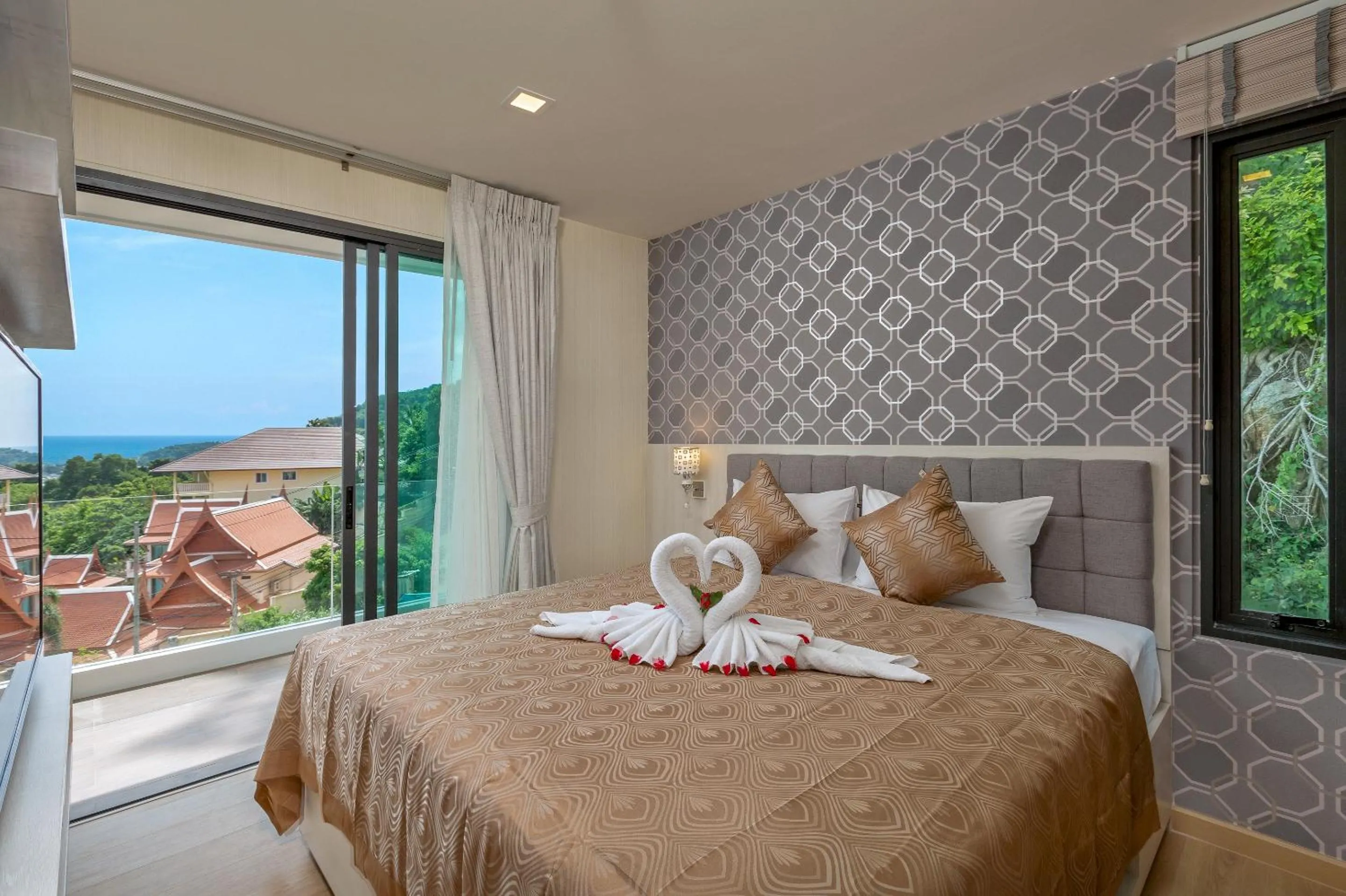 Bedroom, Bed in Splendid Sea View Resort