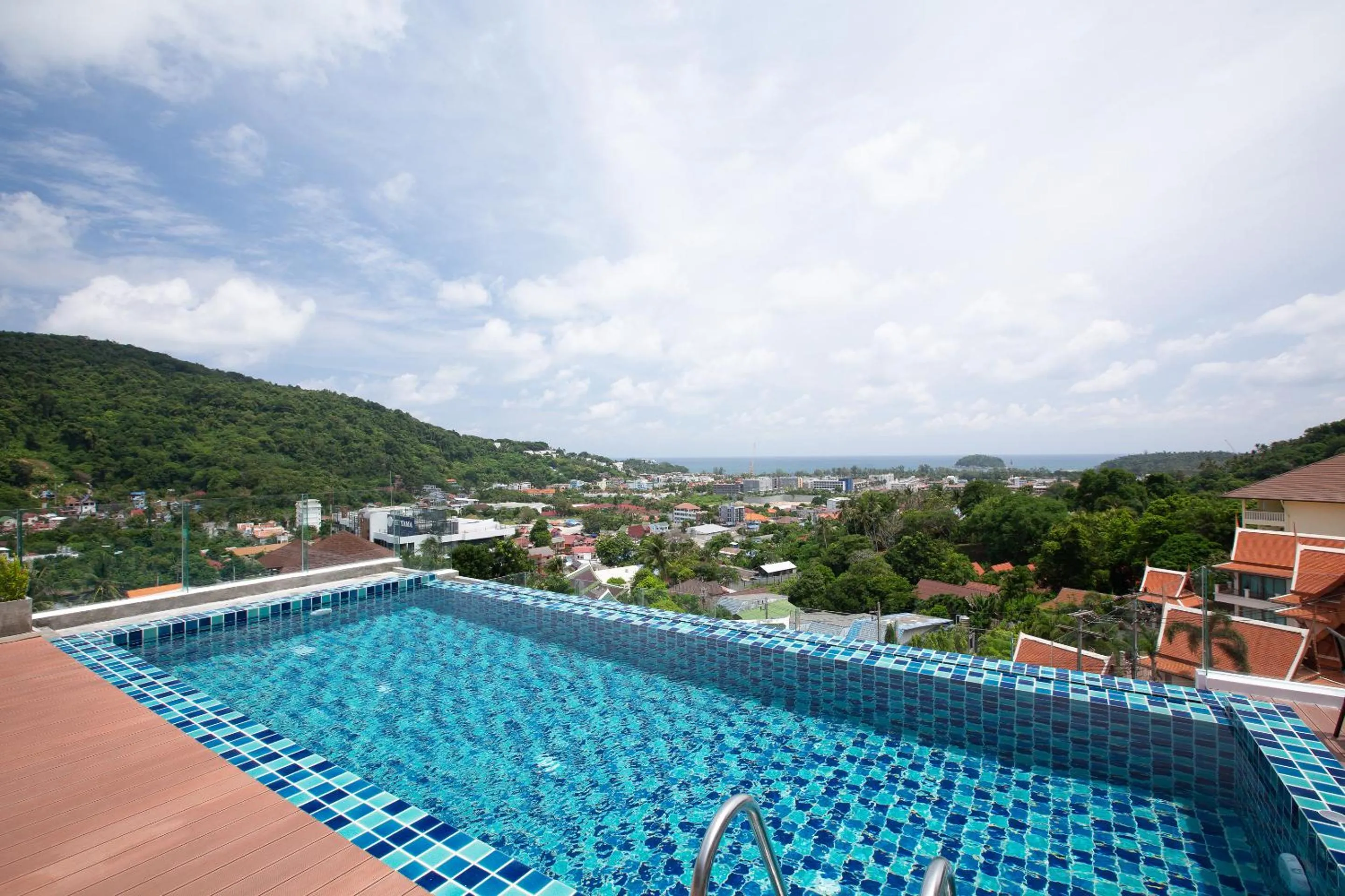 Swimming pool in Splendid Sea View Resort
