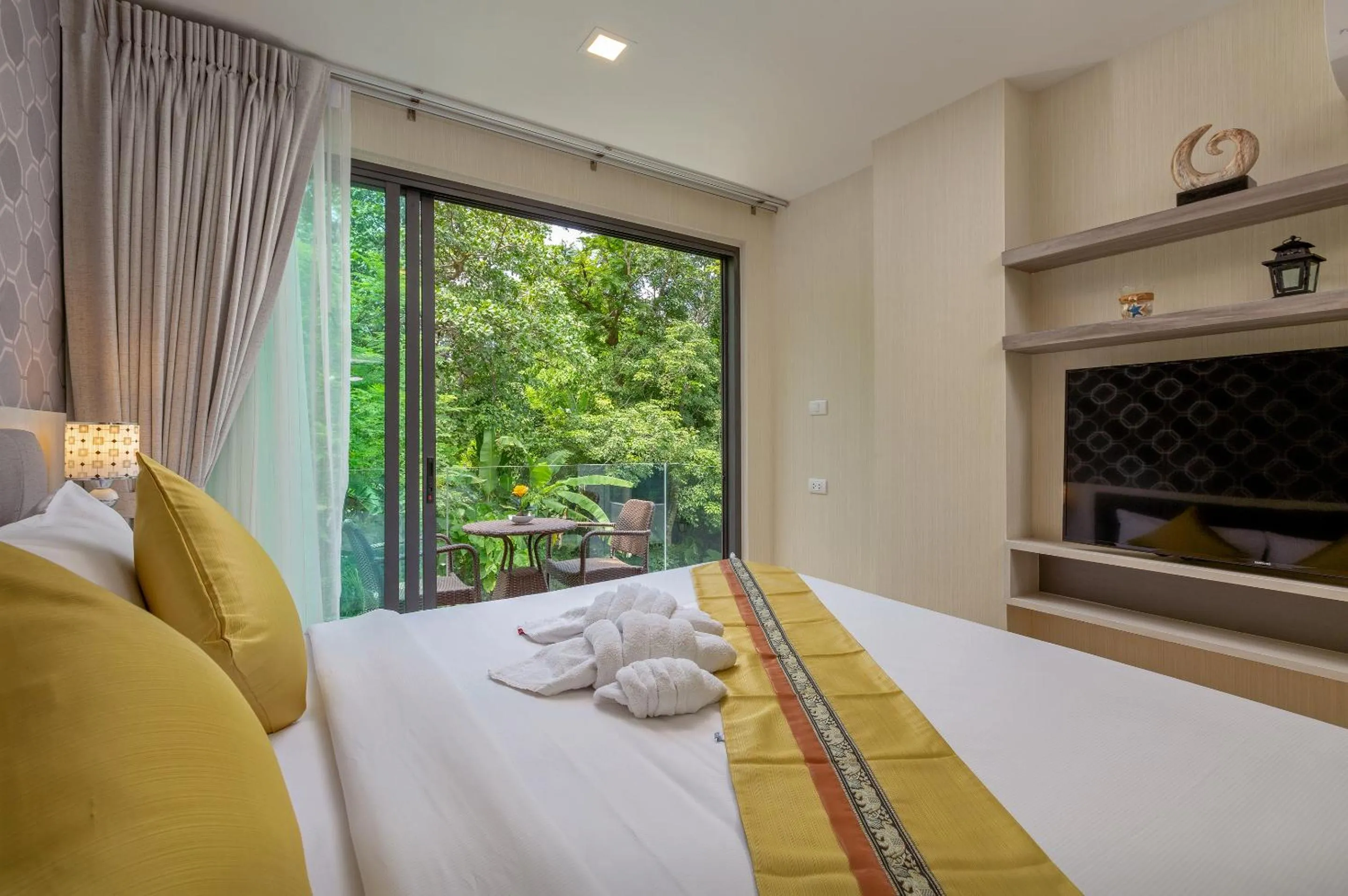 Bed in Splendid Sea View Resort