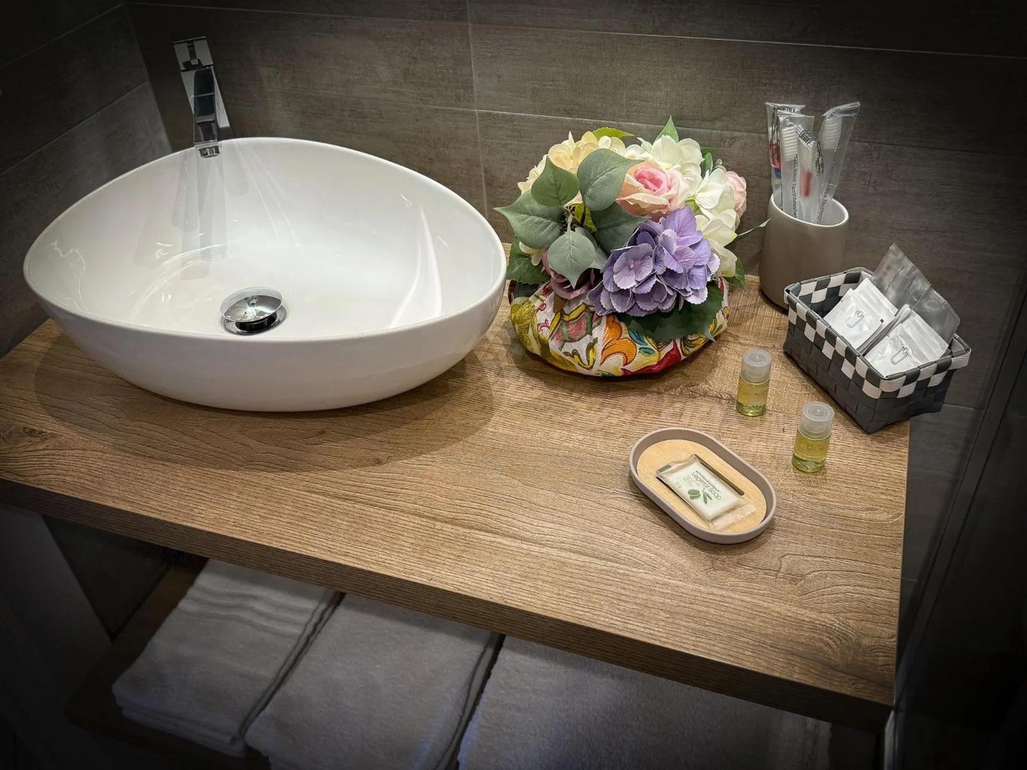 "La città delle 100 sculture" B&B BcenS con parcheggio privato - Belpasso - Etna -