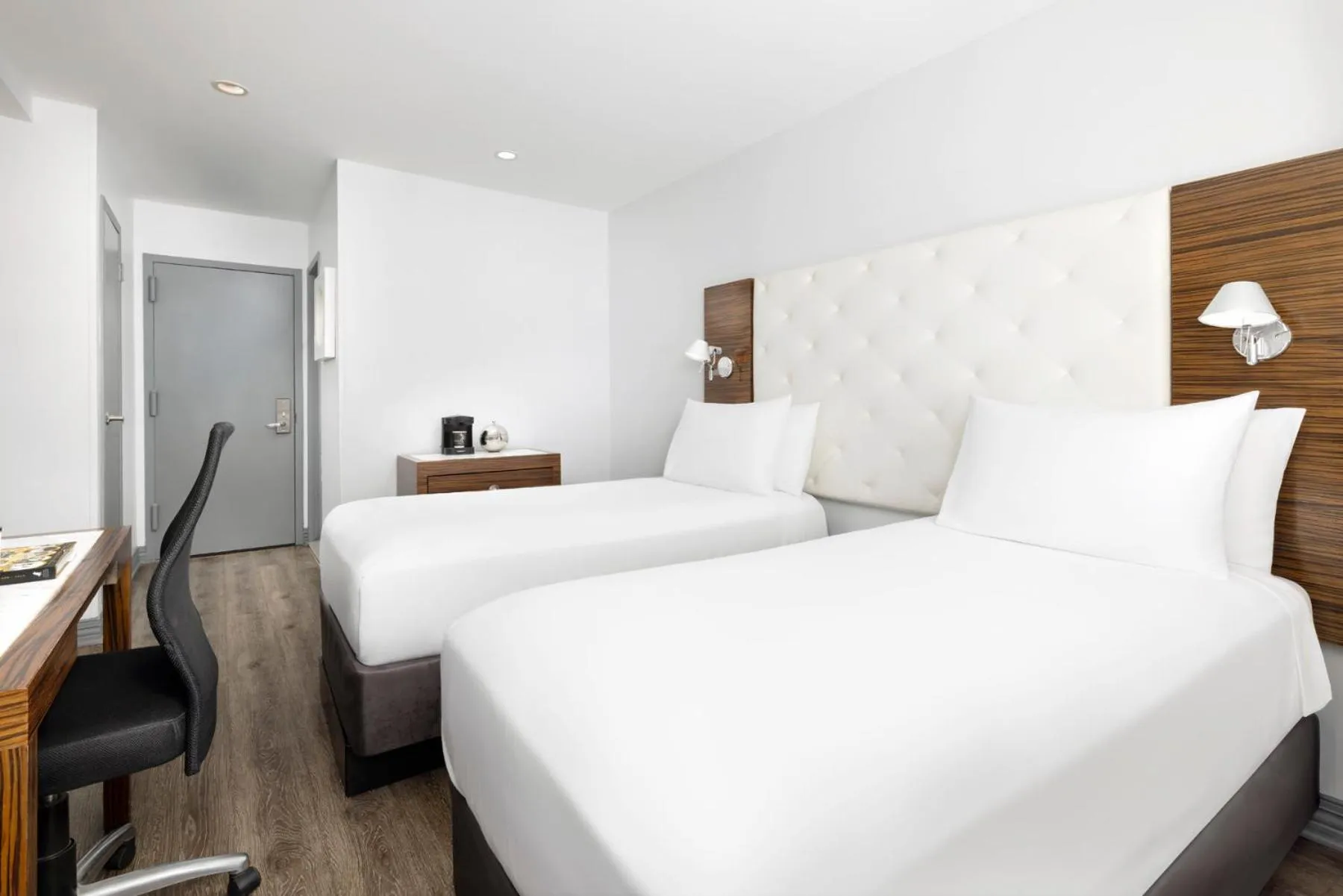 Bedroom, Bed in The Gallivant Times Square