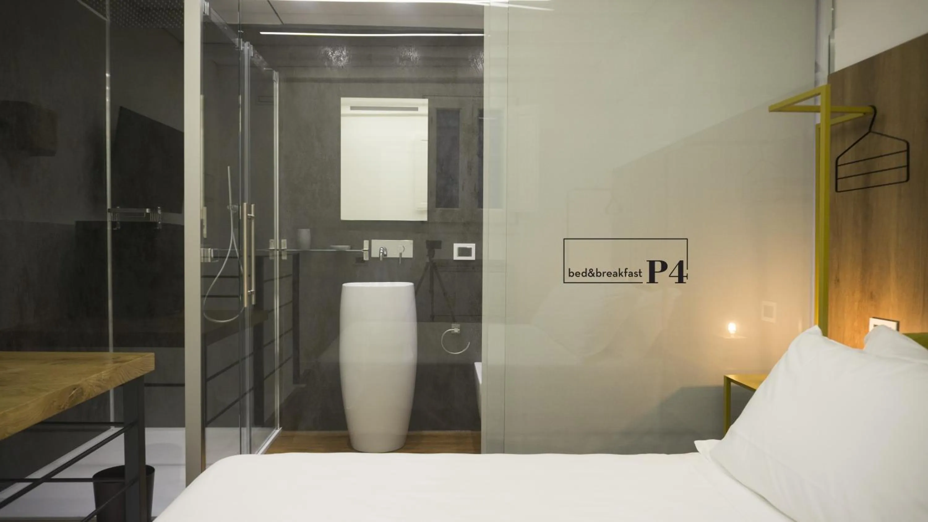 Bathroom, Bed in P4 Ortigia_Siracusa