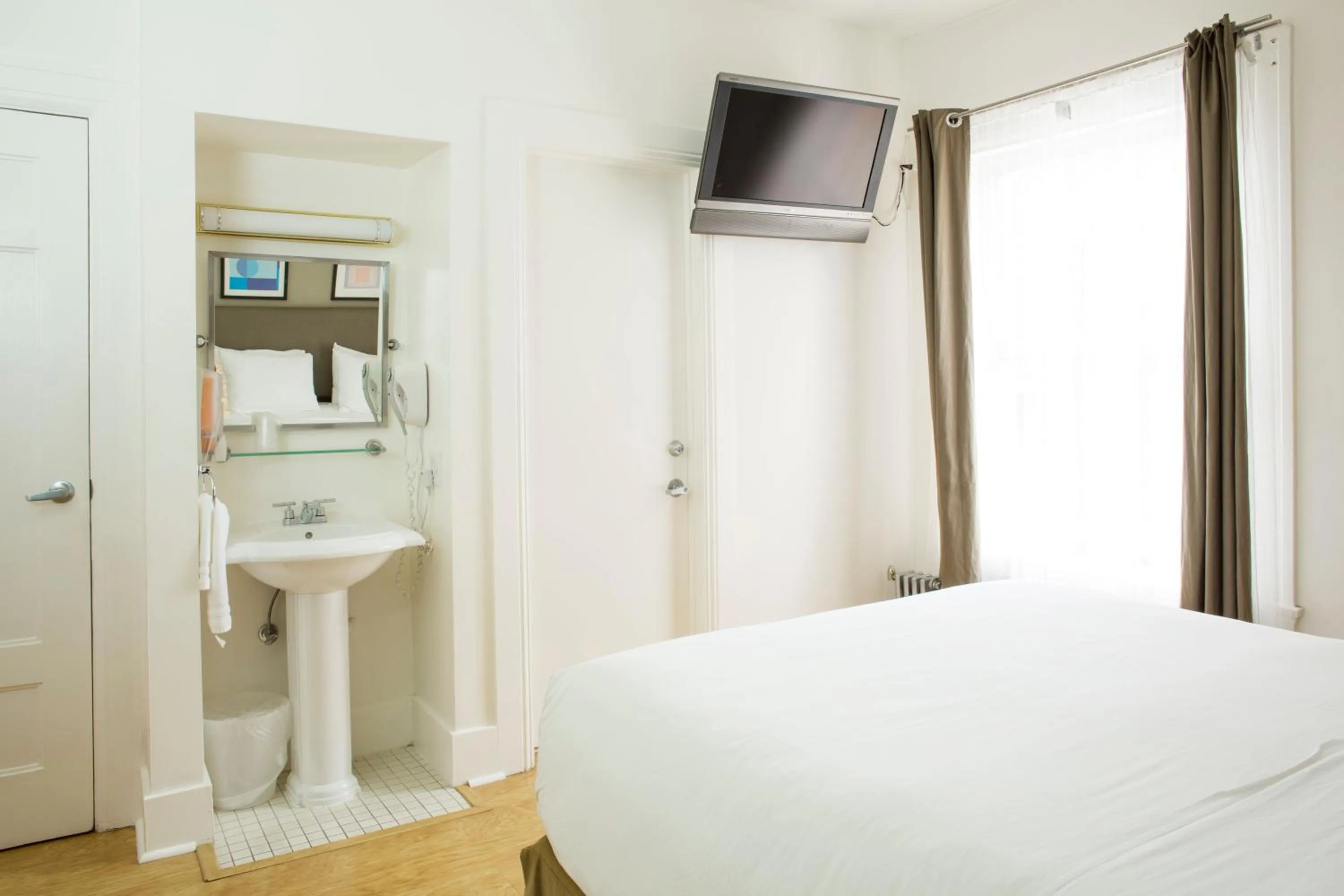 Bed in Herbert Hotel