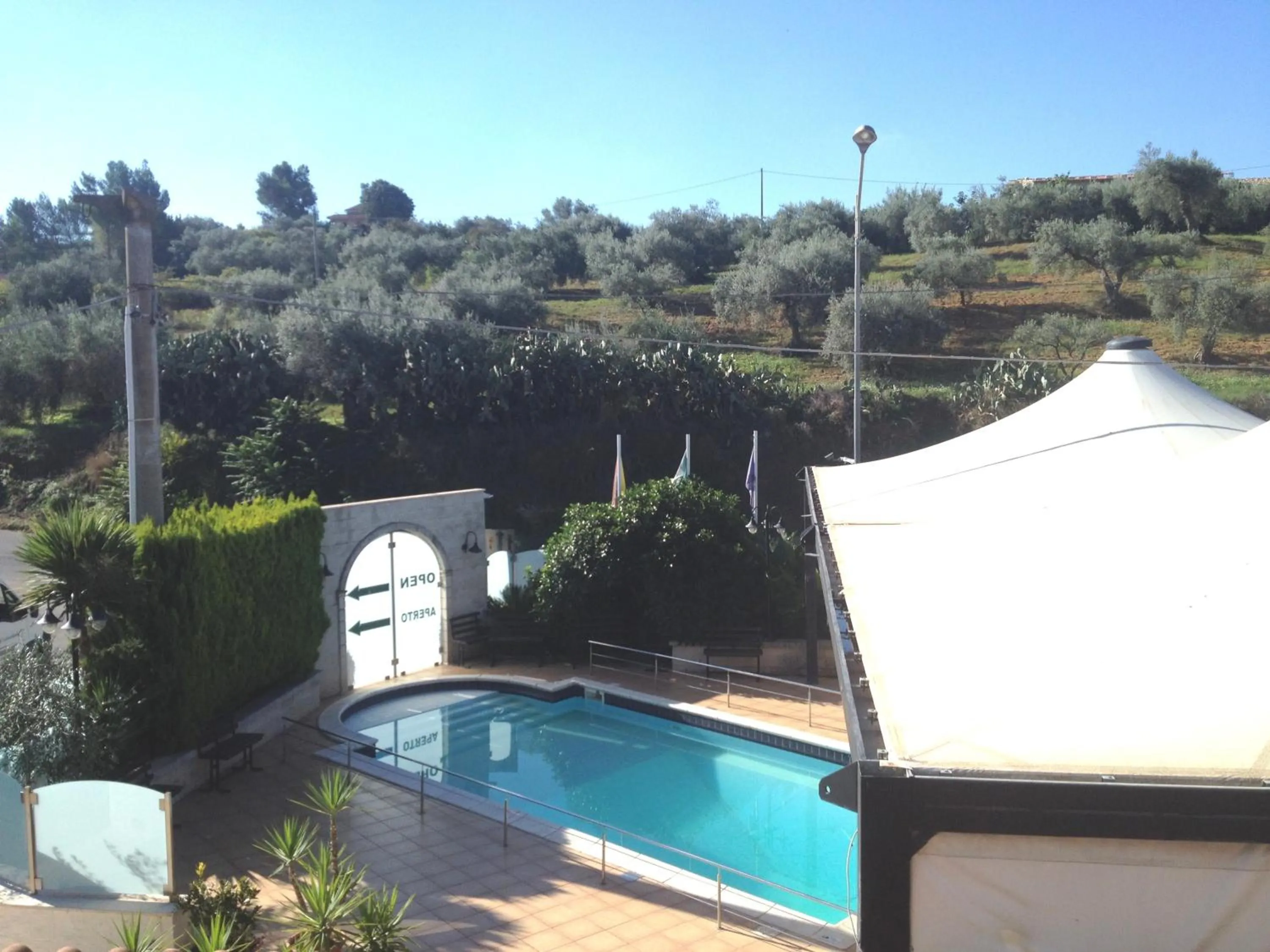 Swimming pool in Hotel Valle Verde