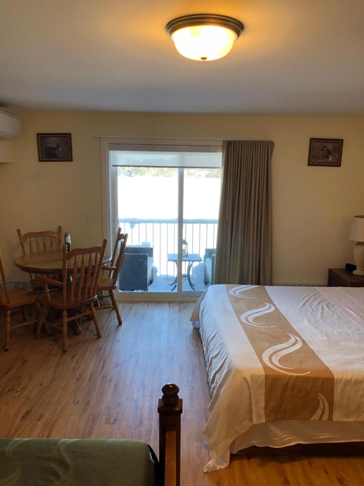 Bed in Muskoka Lakes Hotel and Resorts