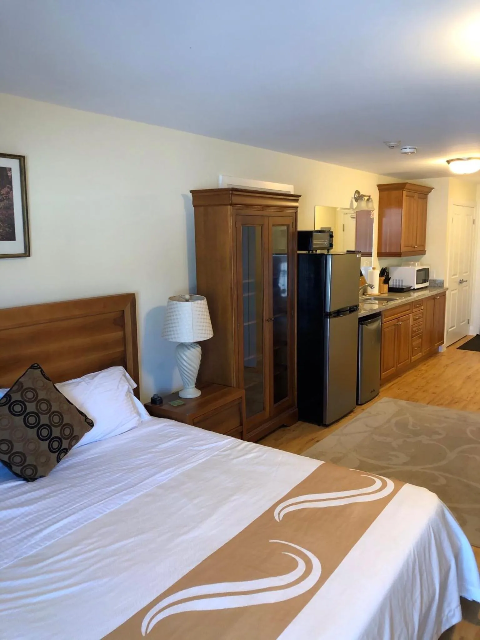 Bed in Muskoka Lakes Hotel and Resorts