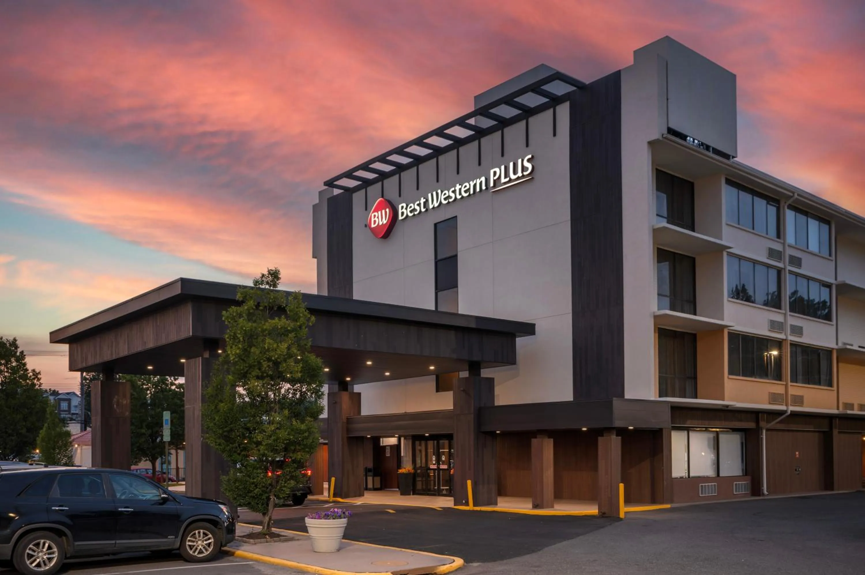 Property building in Best Western Plus Laurel