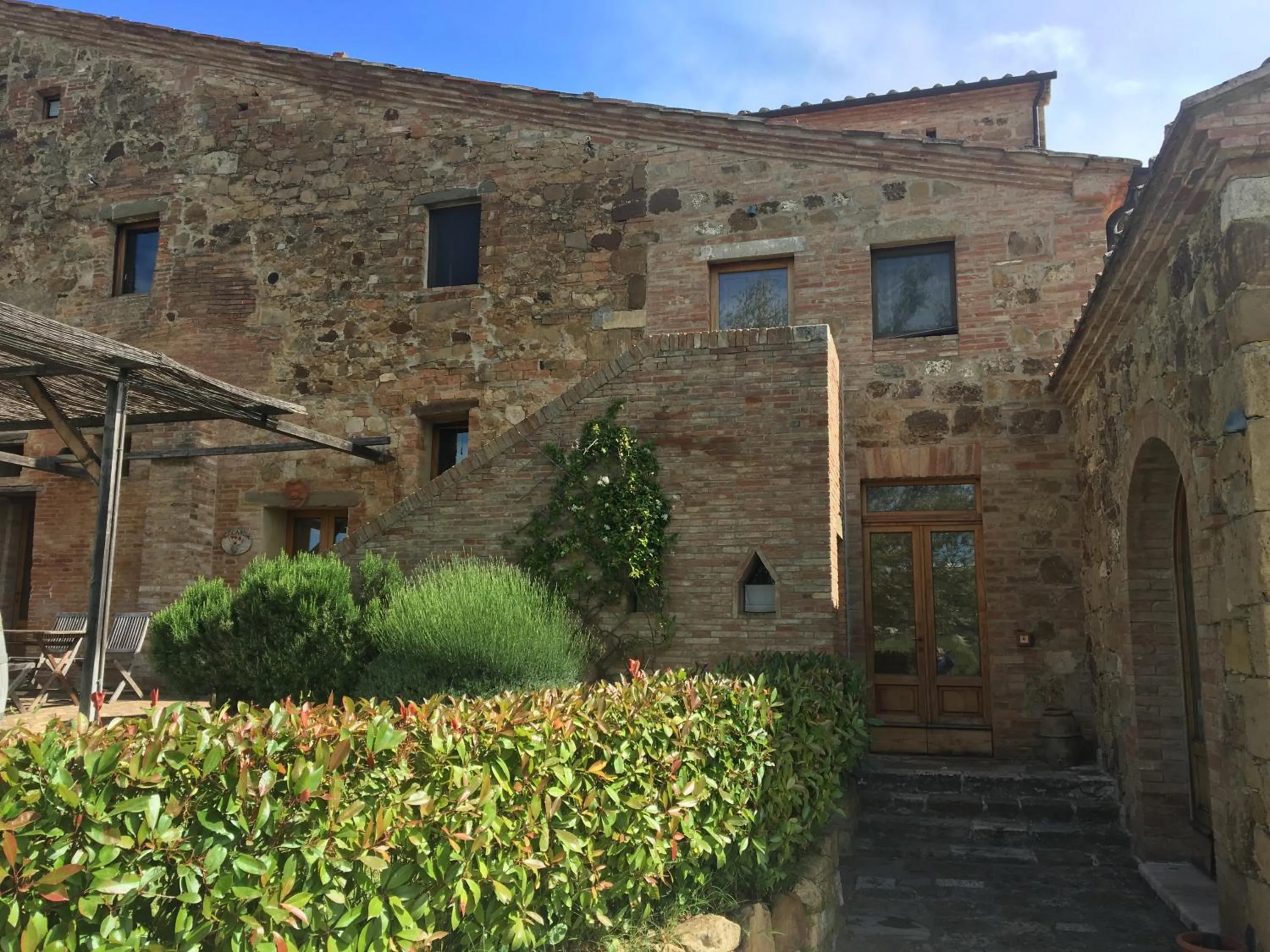 Facade/entrance in Godiolo
