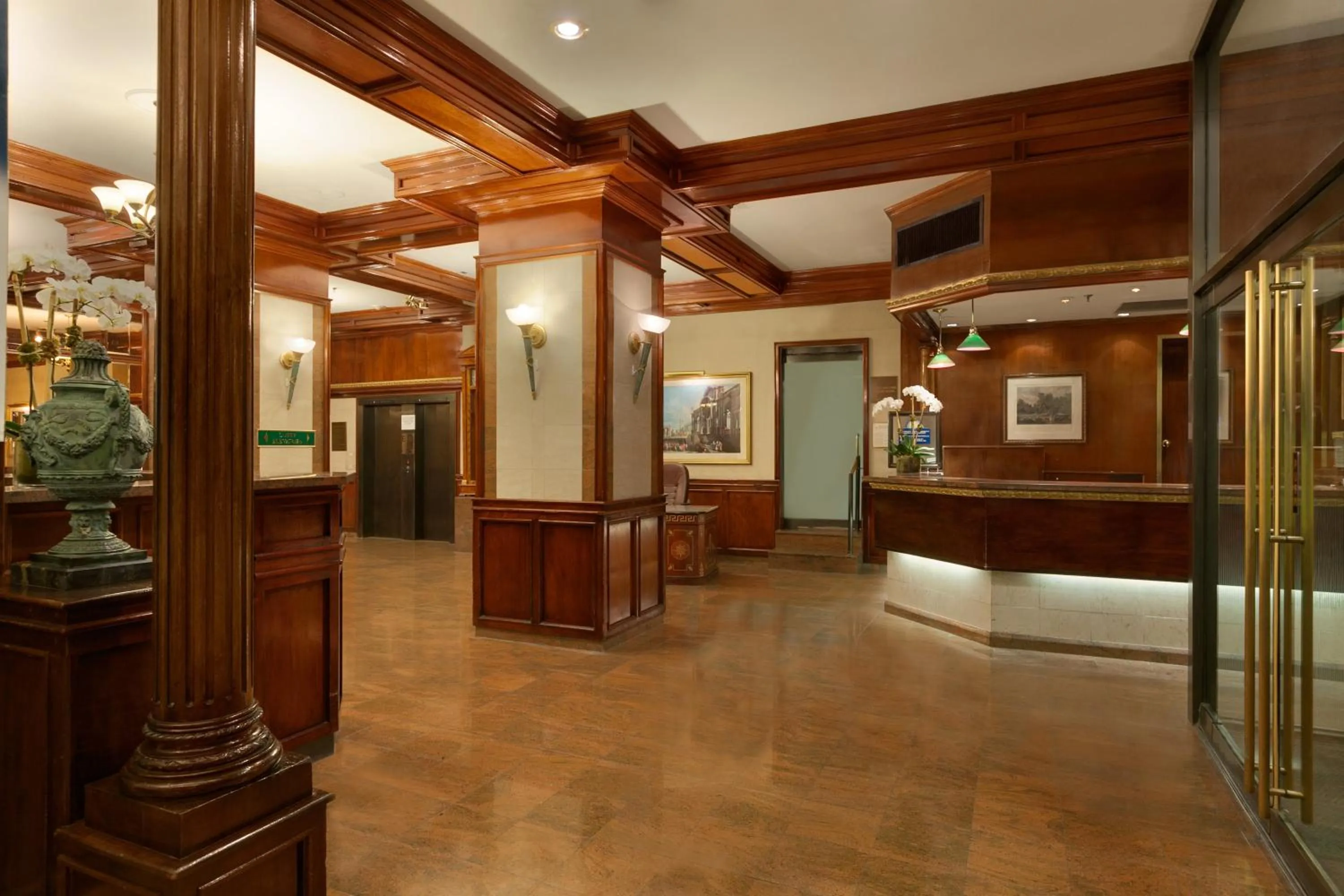Lobby or reception in Night Hotel Broadway