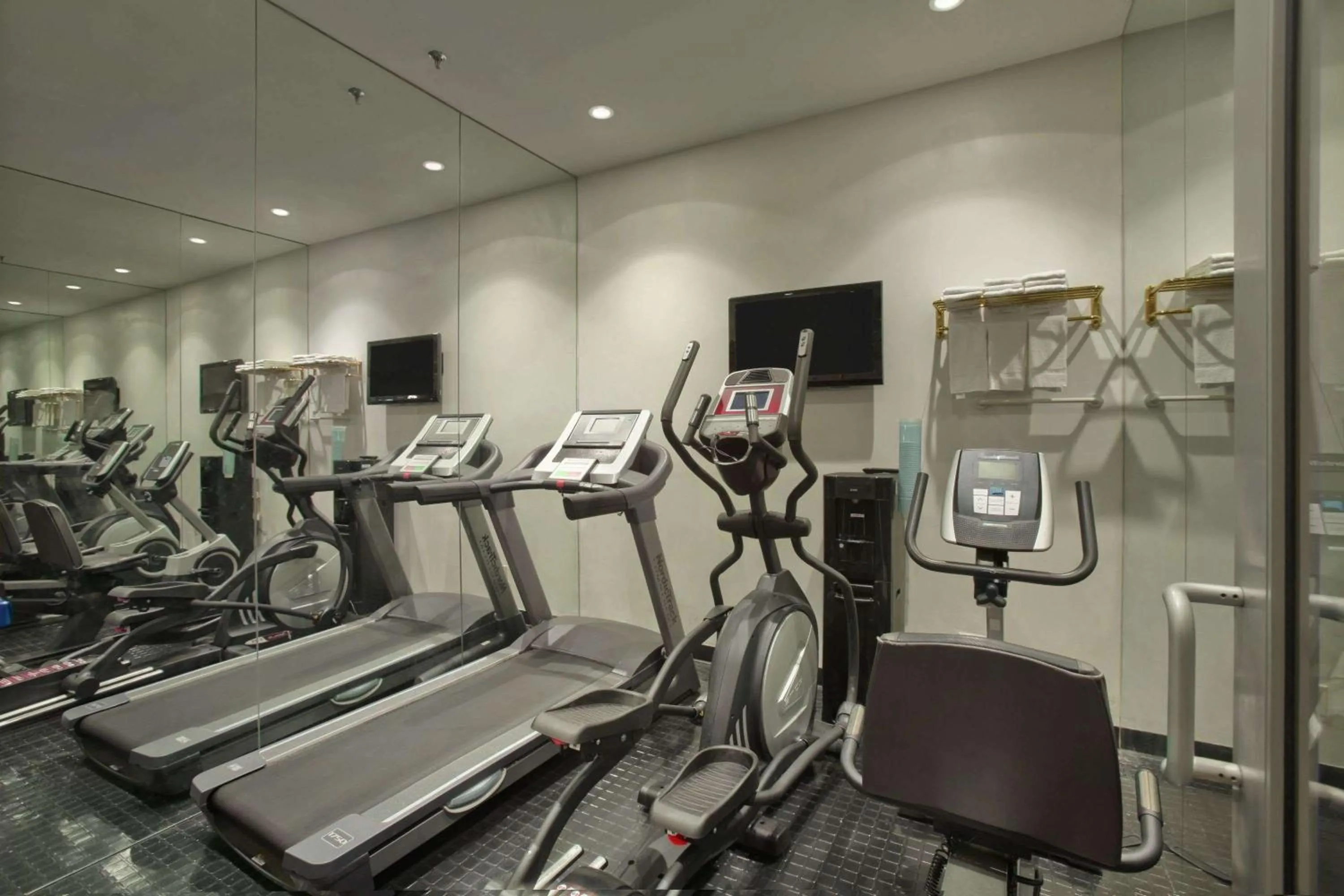 Fitness centre/facilities in Night Hotel Broadway