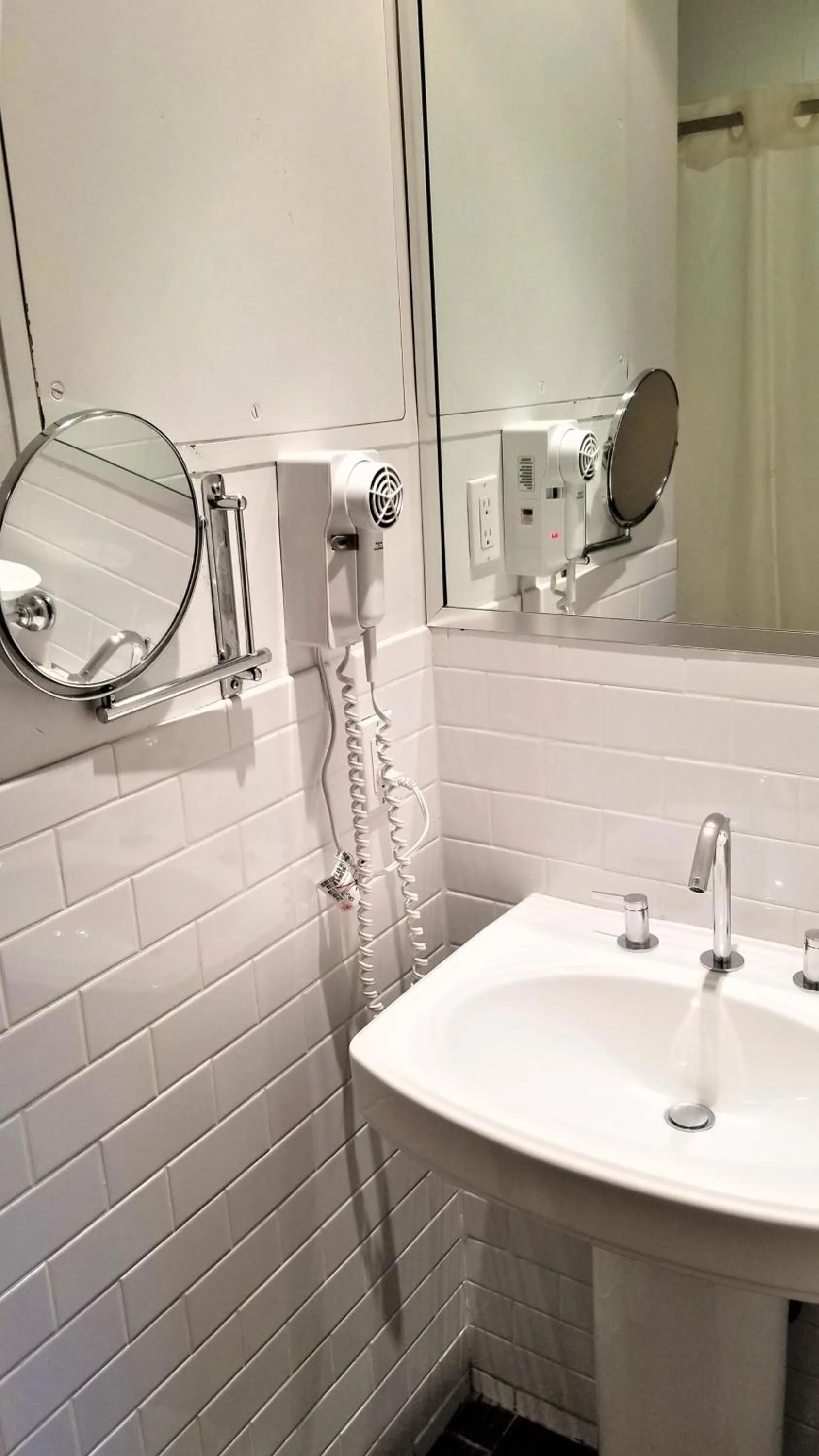 Bathroom in Night Hotel Broadway