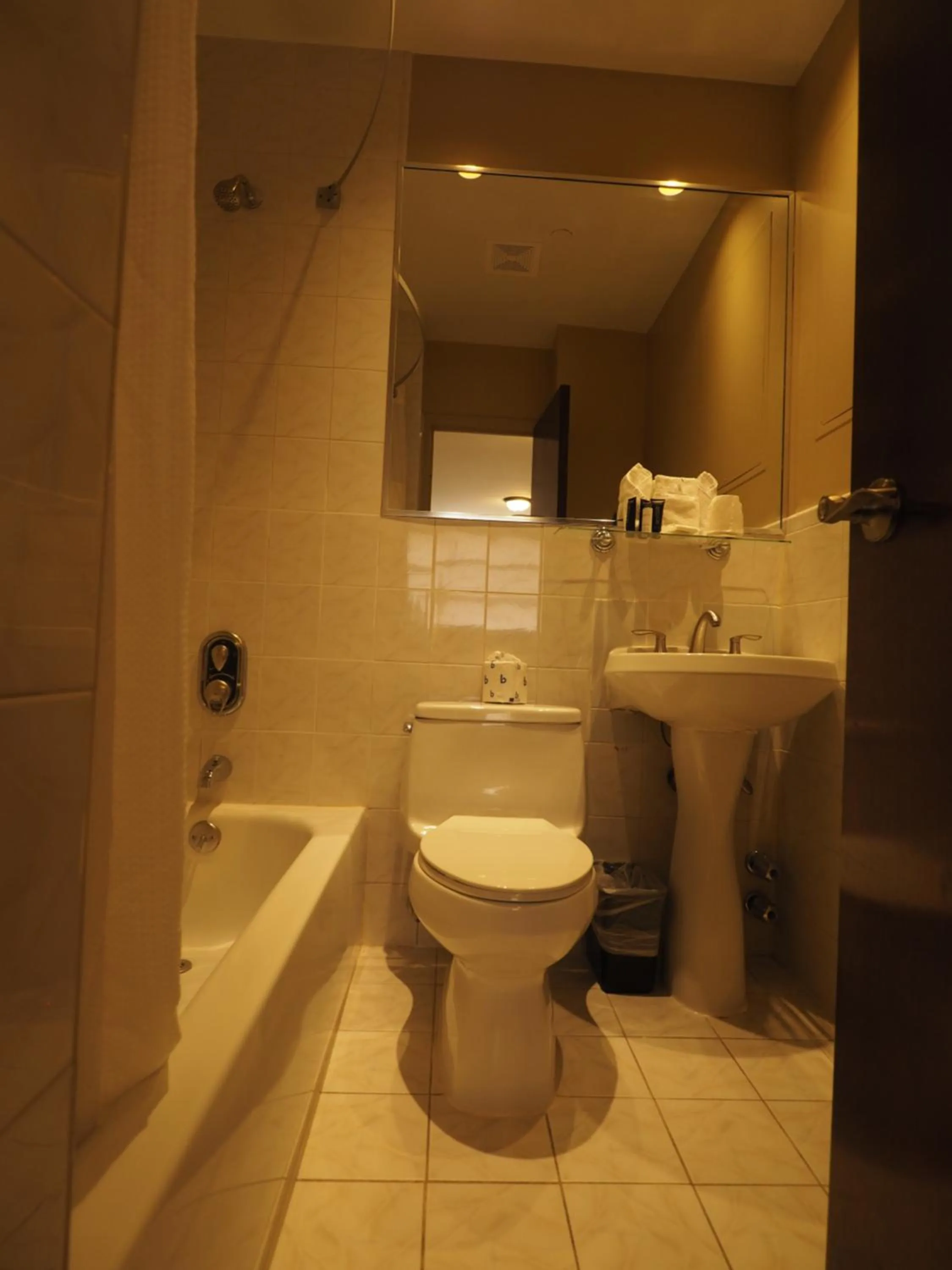 Shower in Night Hotel Broadway