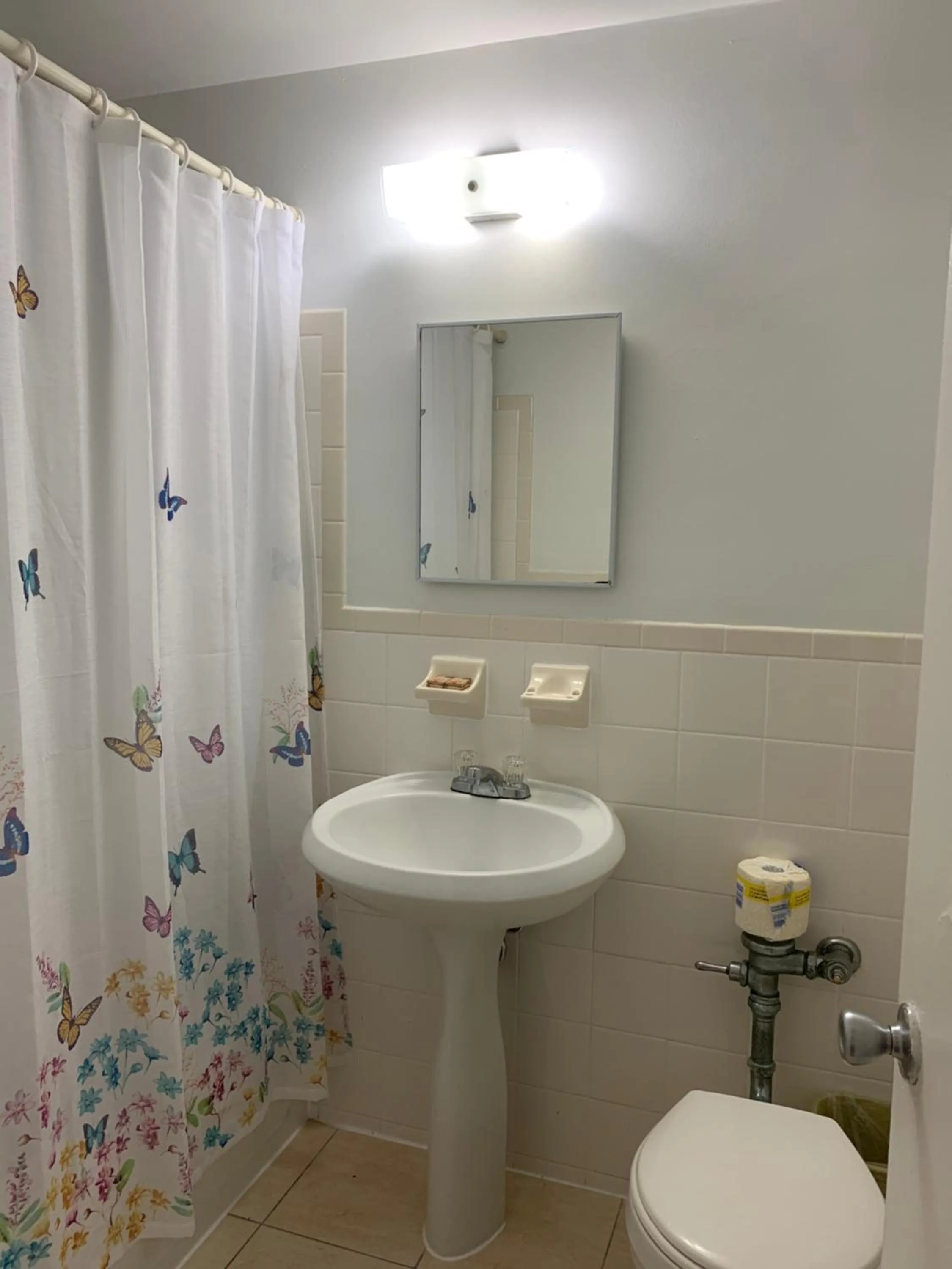 Bathroom in International Inn on the Bay