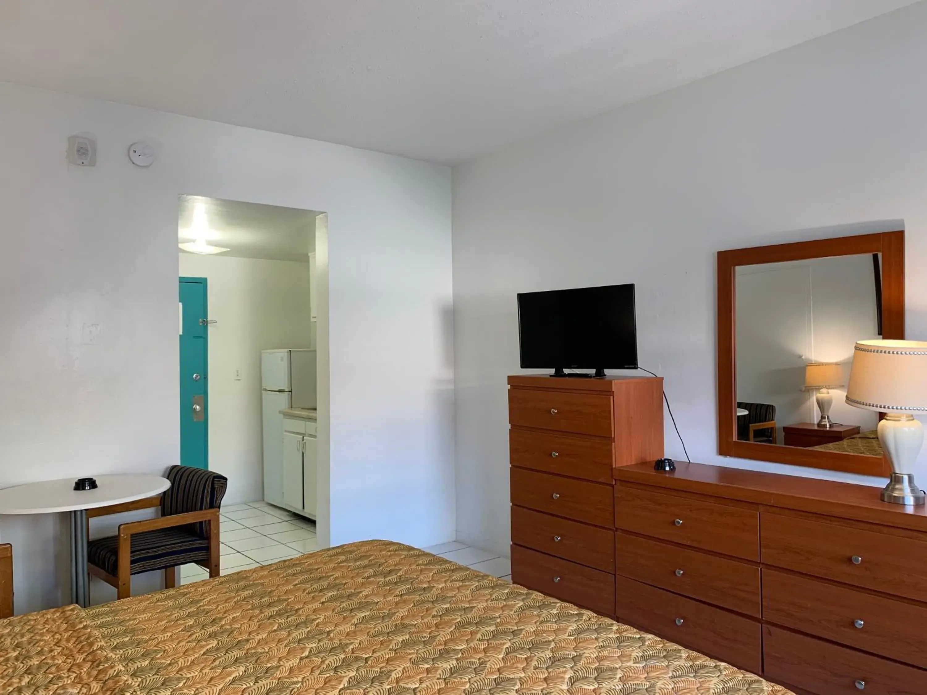 King Room - Disability Access in International Inn on the Bay King Room - Disability Access in International Inn on the Bay