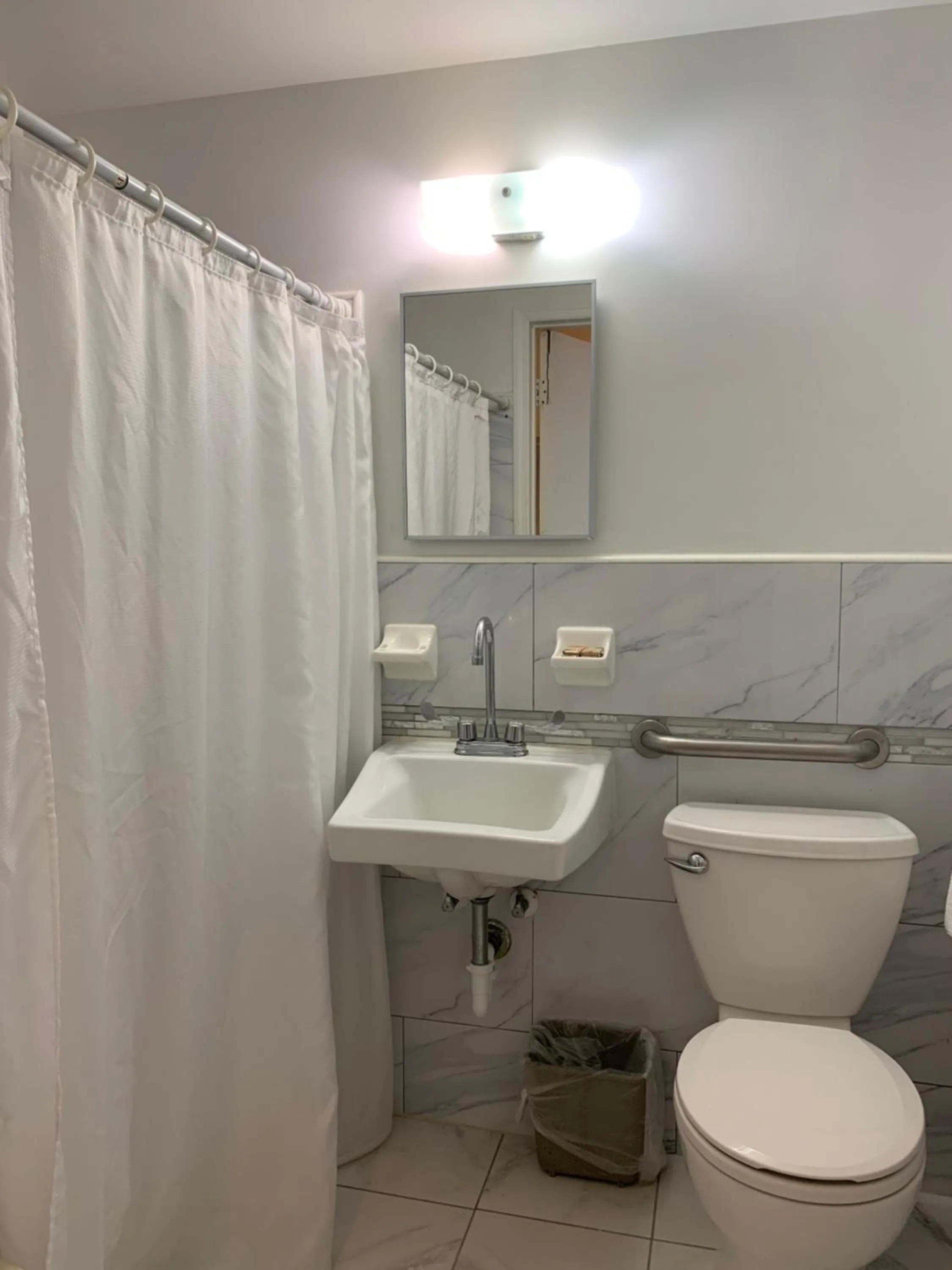 Bathroom in International Inn on the Bay