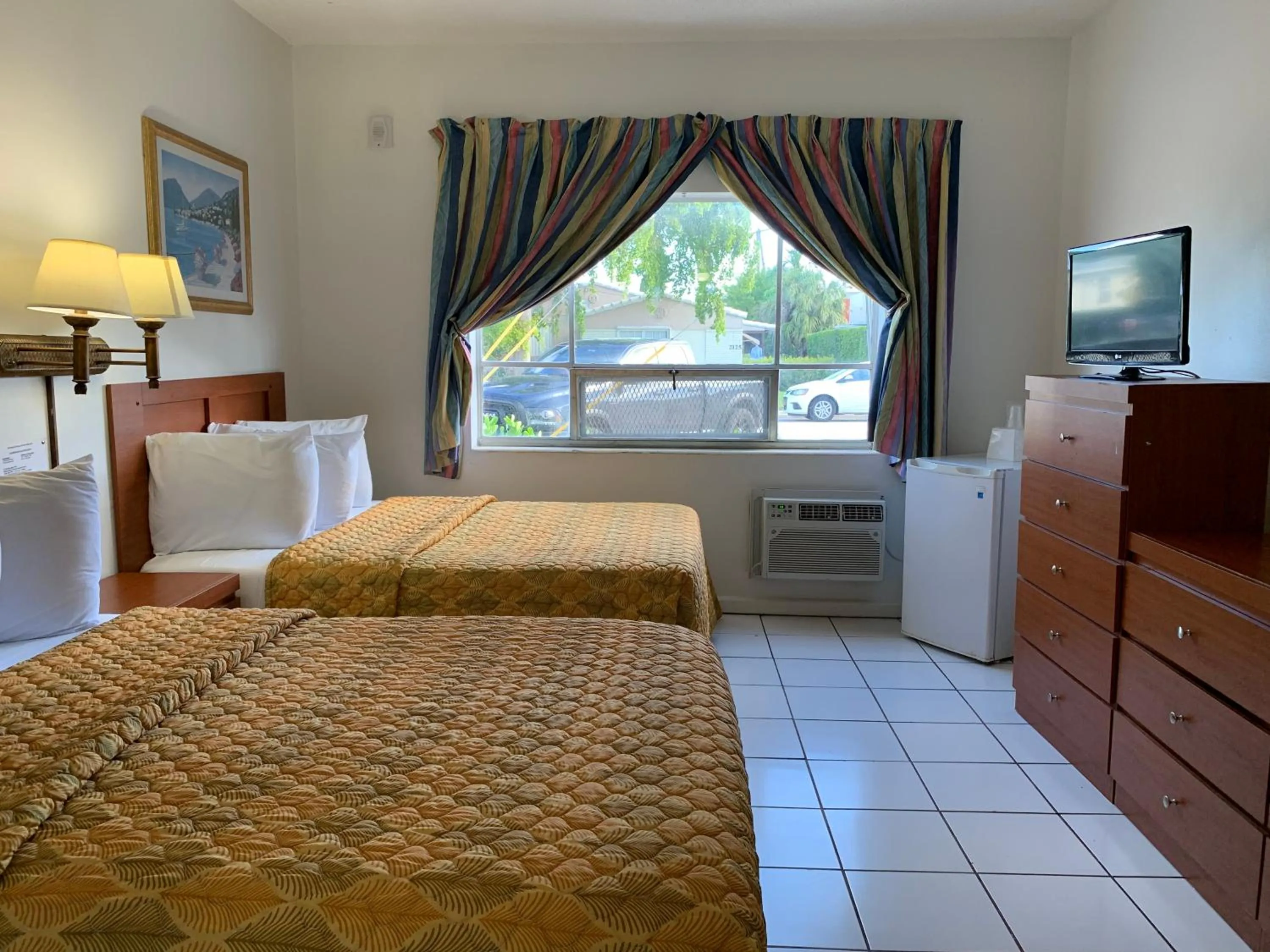 Bed in International Inn on the Bay