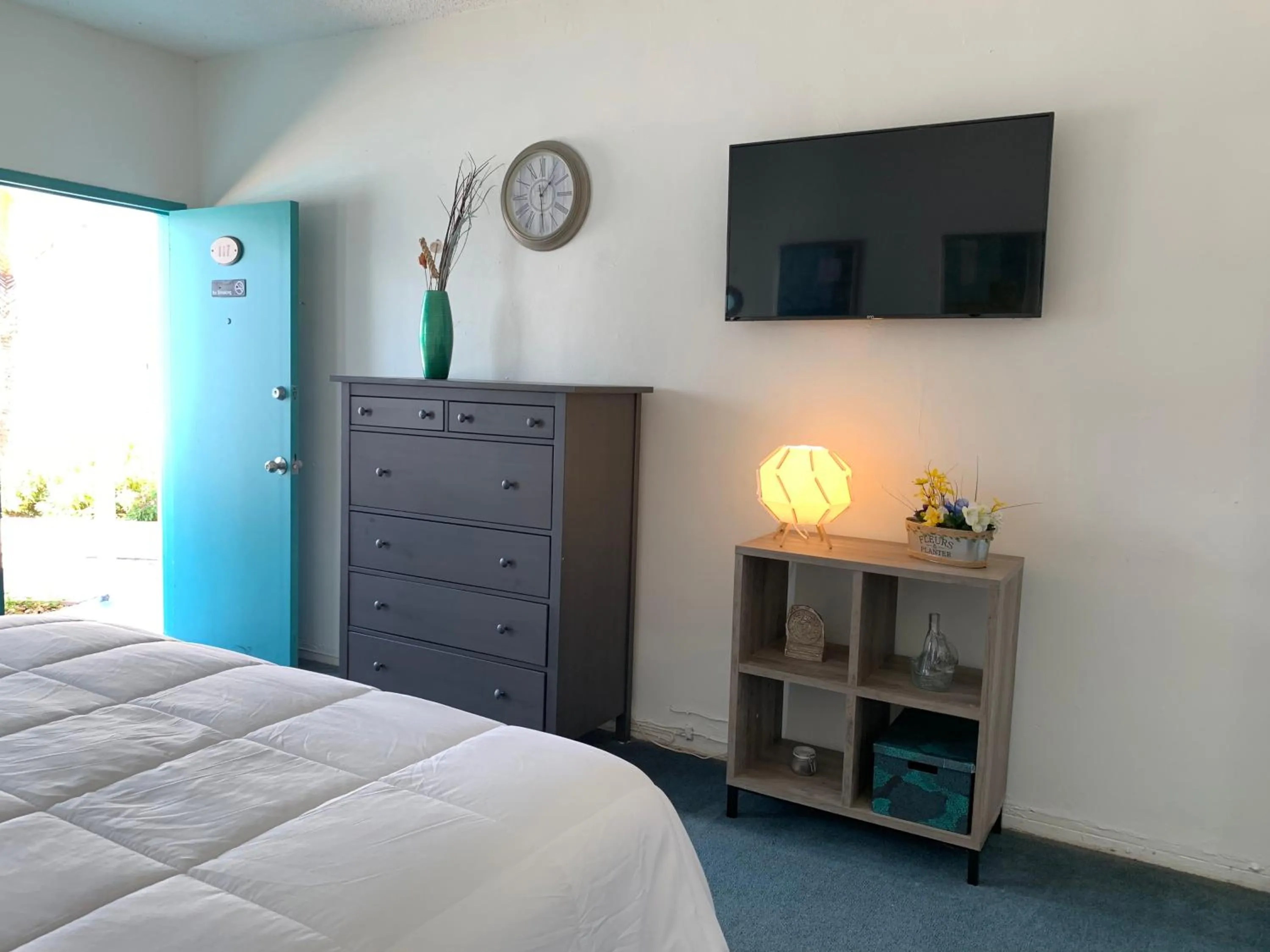 TV and multimedia, Bed in International Inn on the Bay