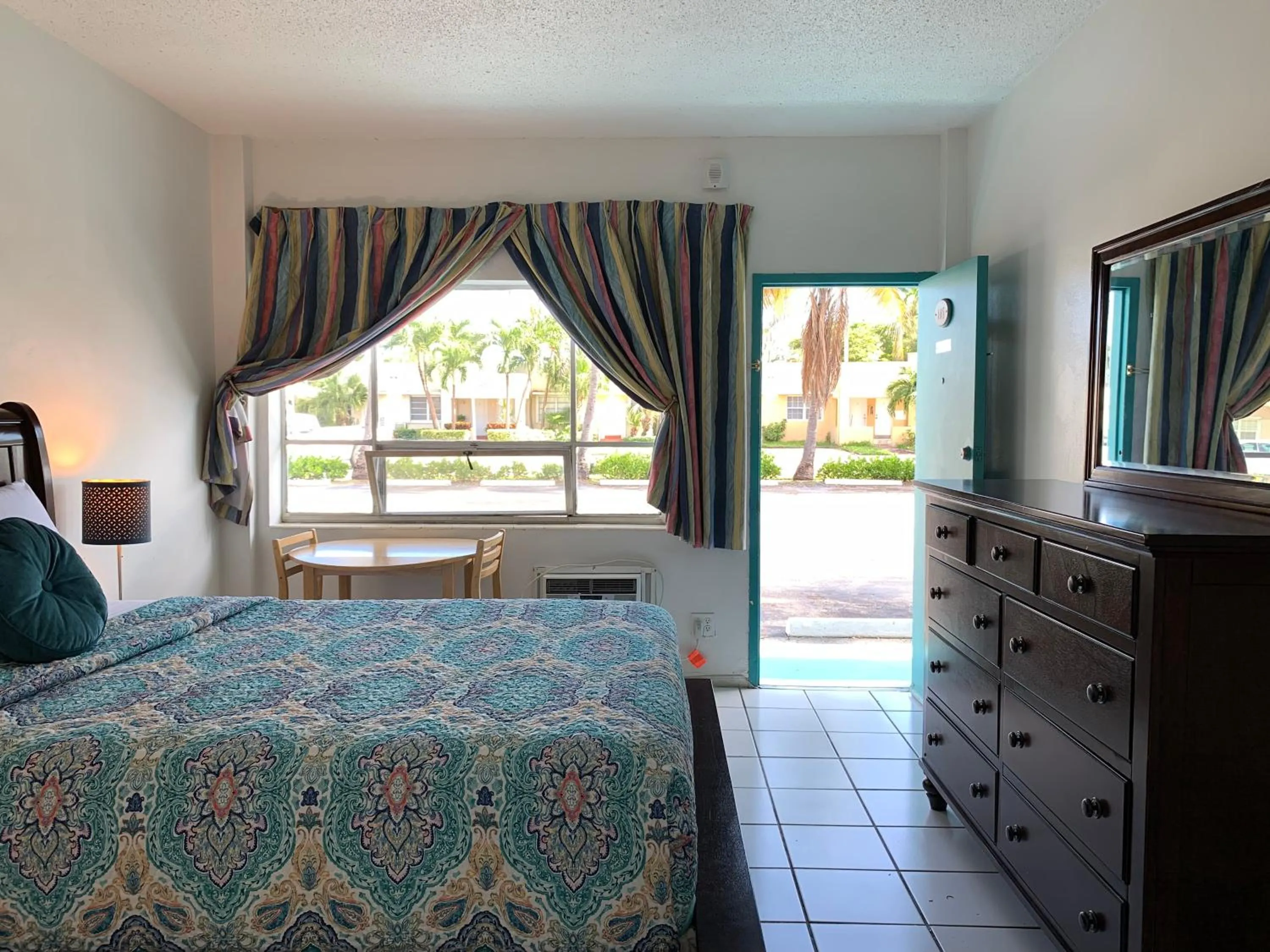 Bed in International Inn on the Bay