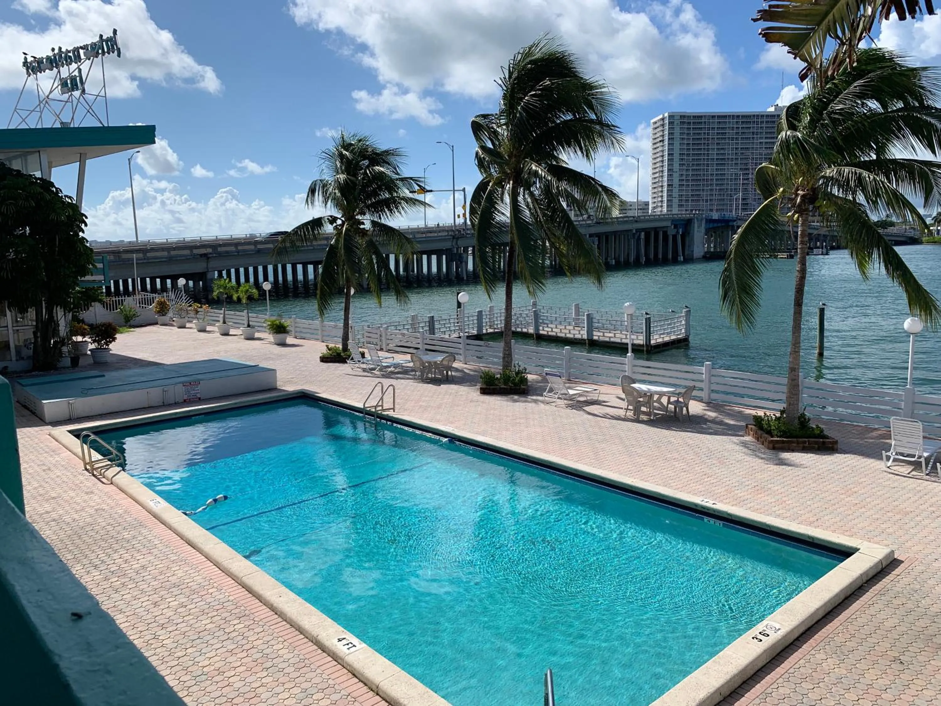 Pool view in International Inn on the Bay