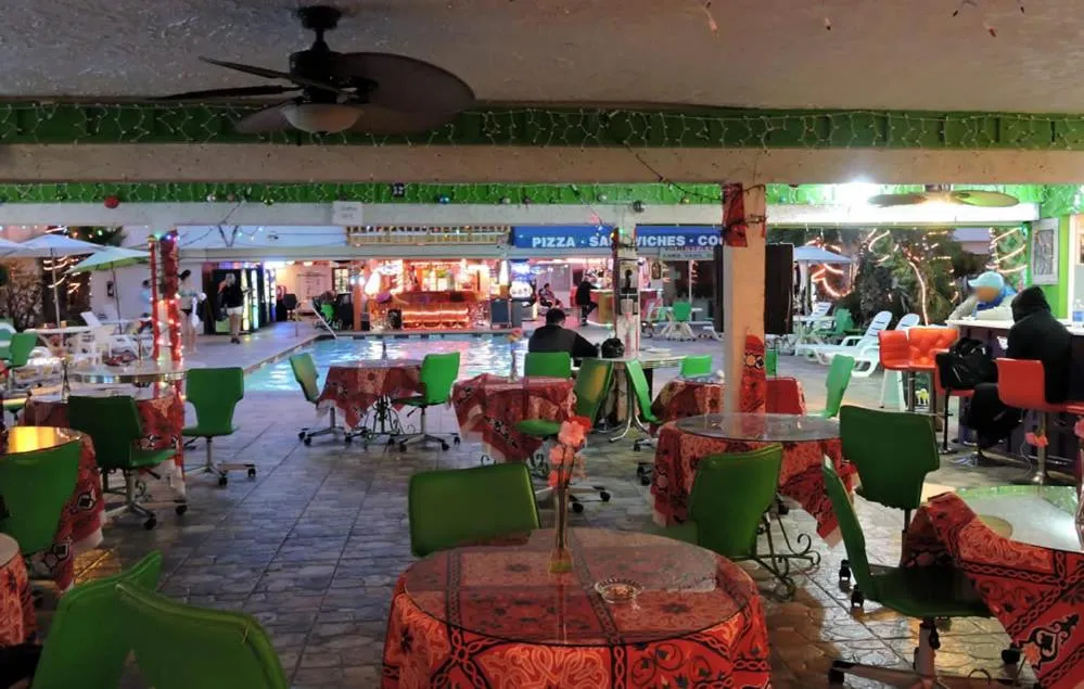 Lounge or bar in Tradewinds Airport Hotel